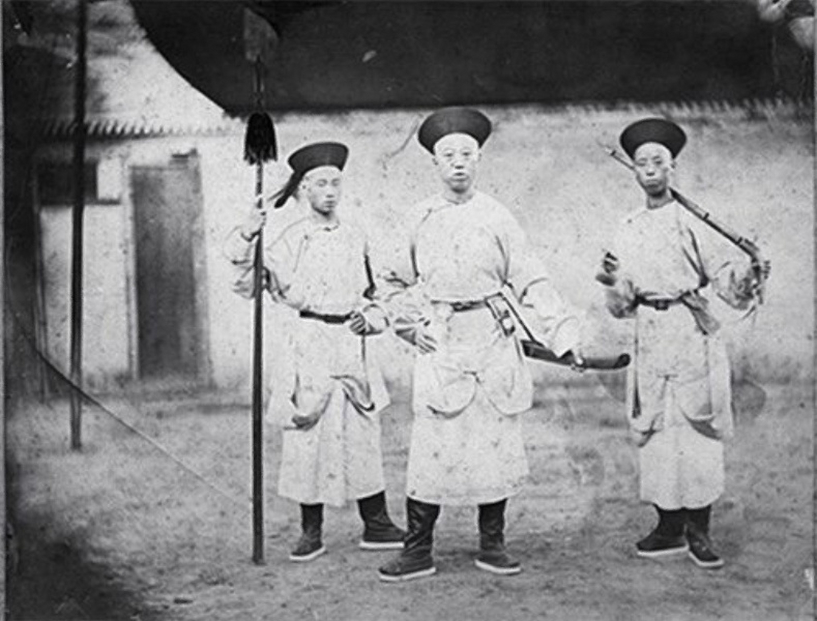 1863年,醇亲王奕譞在南苑神机营 摄影:约翰·汤姆森#老照片# #摄影