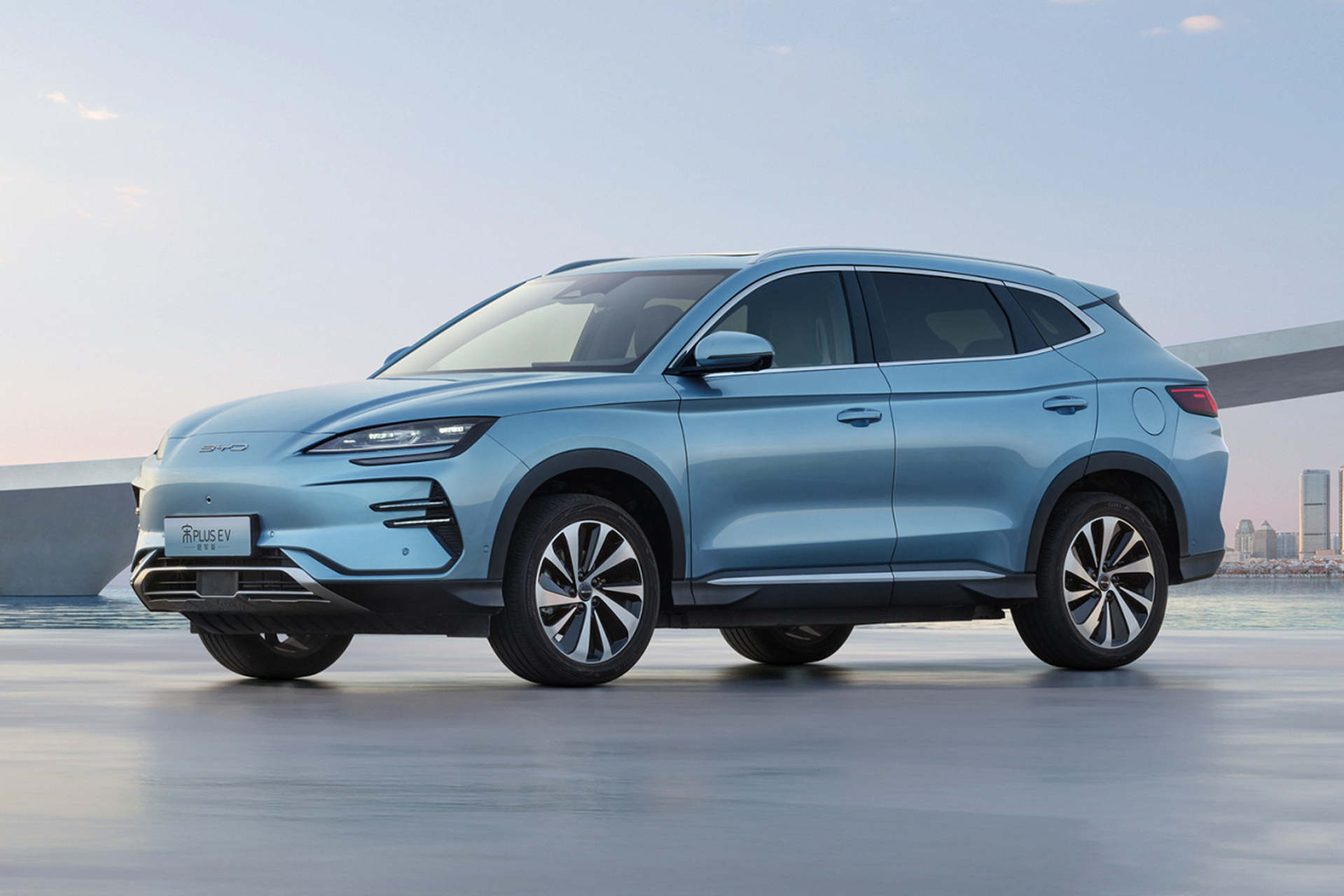 宋plus dm-i冠军版将于明天正式开启预售 相比现有款式,前脸的调整是