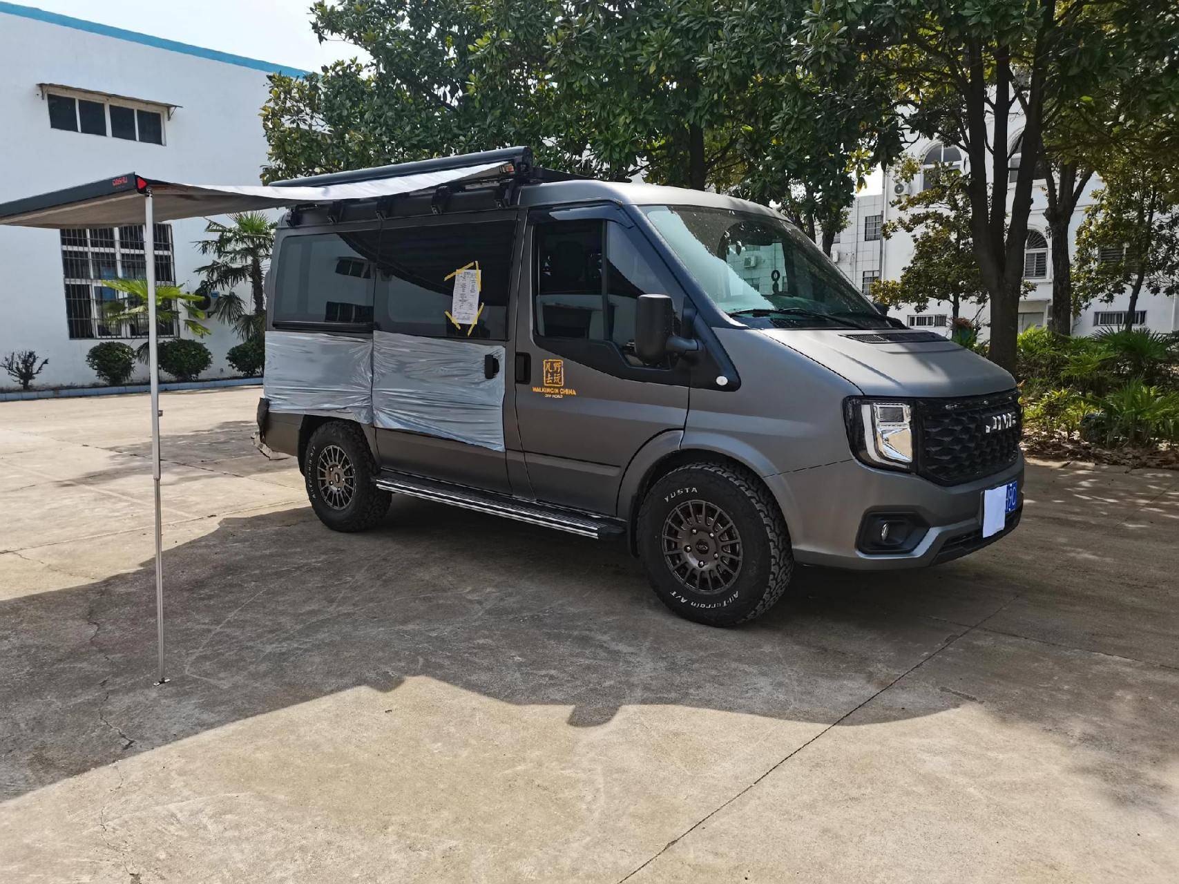 江铃福顺短轴低顶,能下地库的一款亲民小房车.采用柴油2.