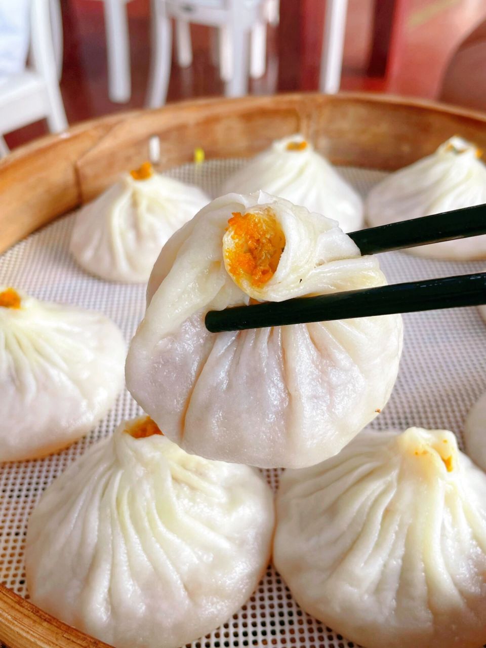 六合美食| 六合龙袍蟹黄汤包打卡6015 龙袍汤包一直很有名,这次趁