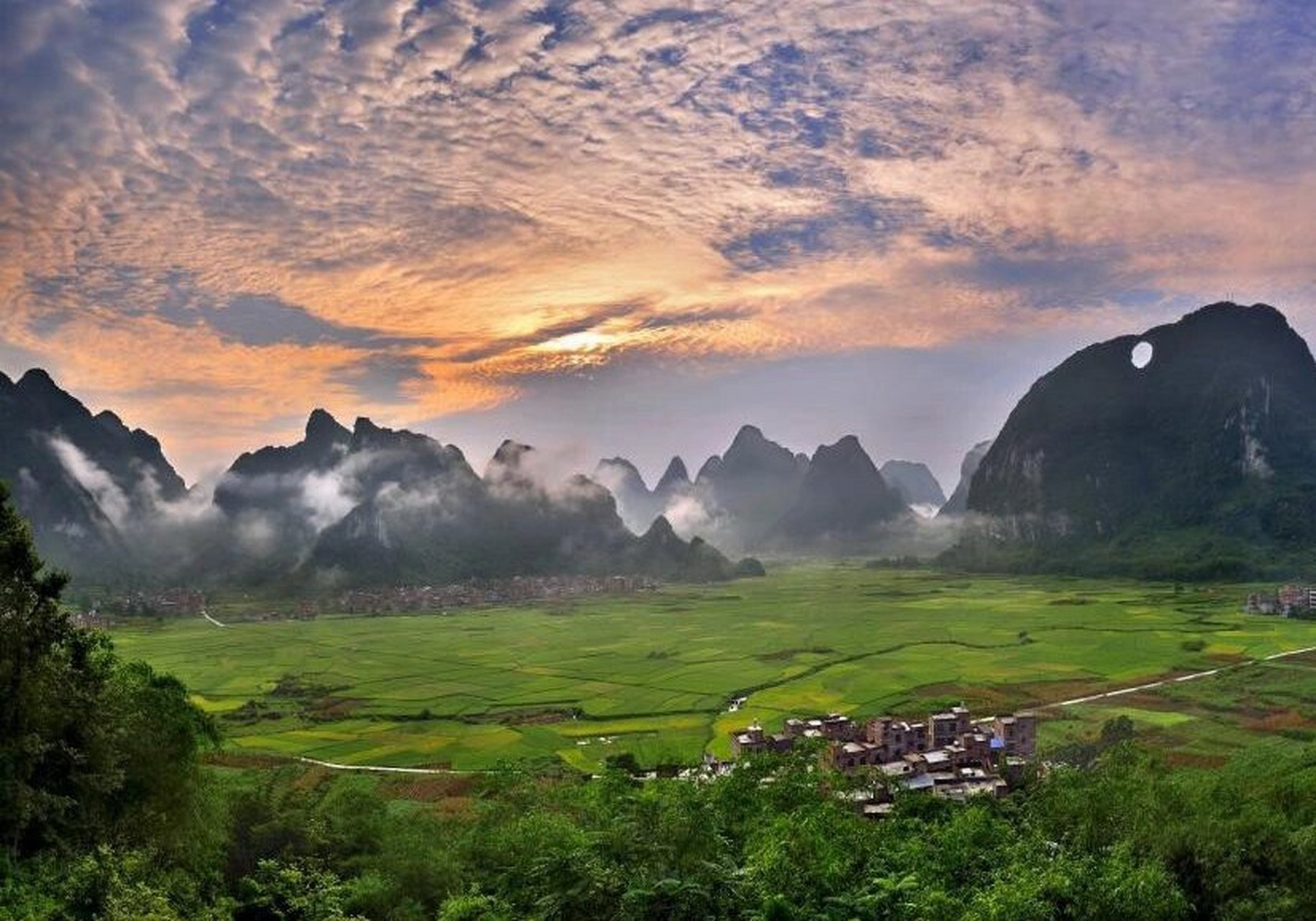 环江毛南族自治县 环江毛南族自治县 牛角寨瀑布景区 木论喀斯特生态