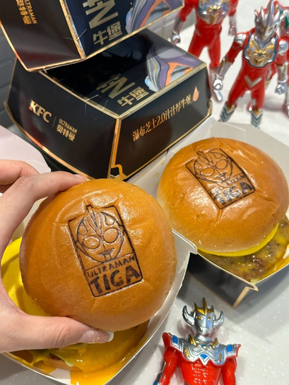 肯德基7015奥特曼联名!
