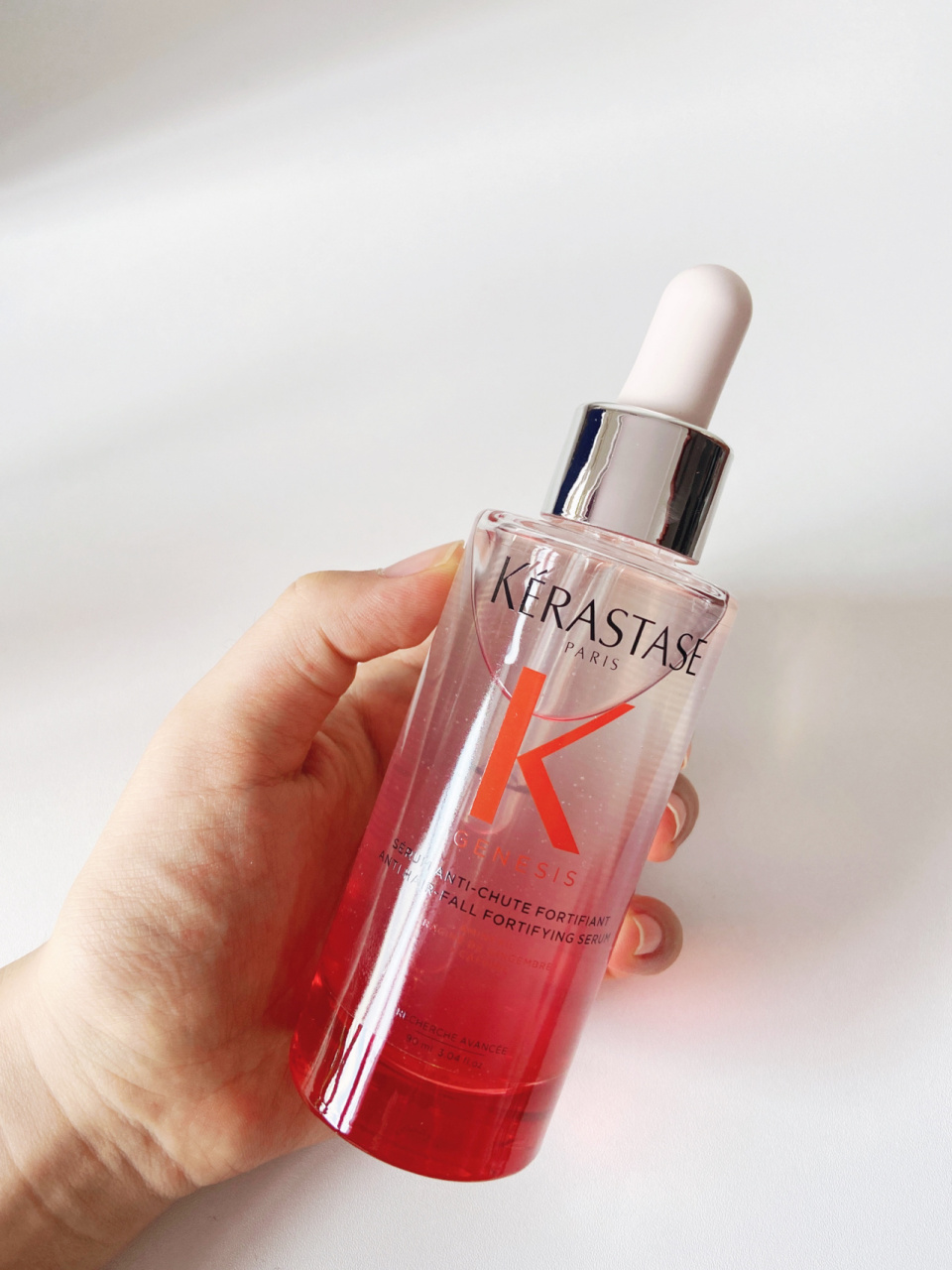 头皮上按摩两下 每天涂两次 居然真的不怎么掉发了 卡诗元气姜粉精华