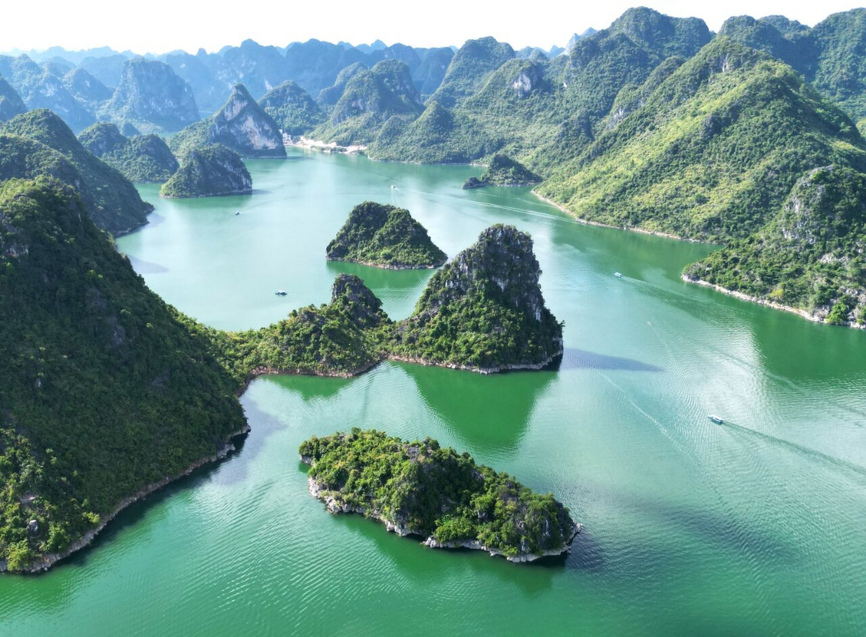 82广西上林的大龙湖,属喀斯特溶岩地貌高山平湖型自然风景旅游区