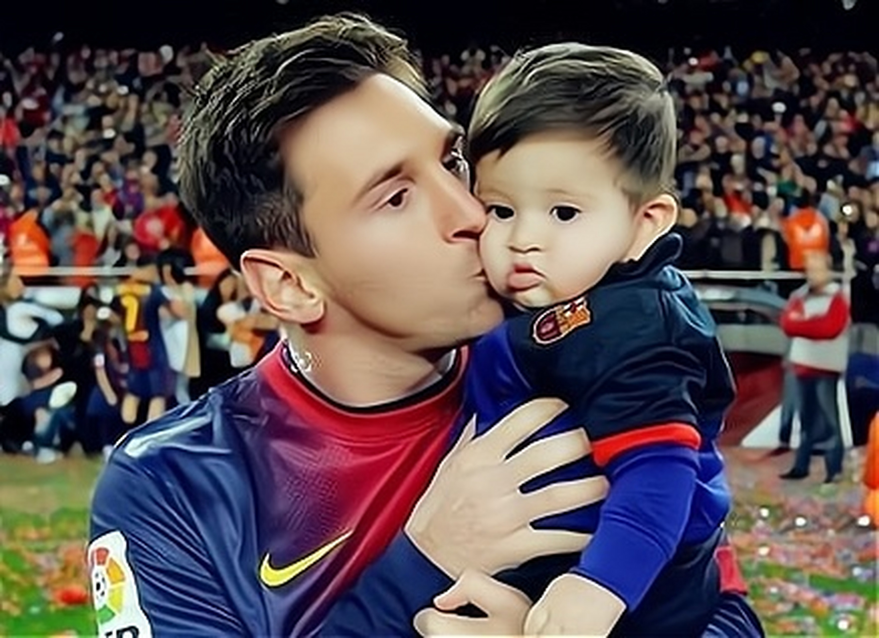 梅西看到儿子海报眼睛都瞪大了# 梅西儿子马特奥成为球迷的必杀技,你