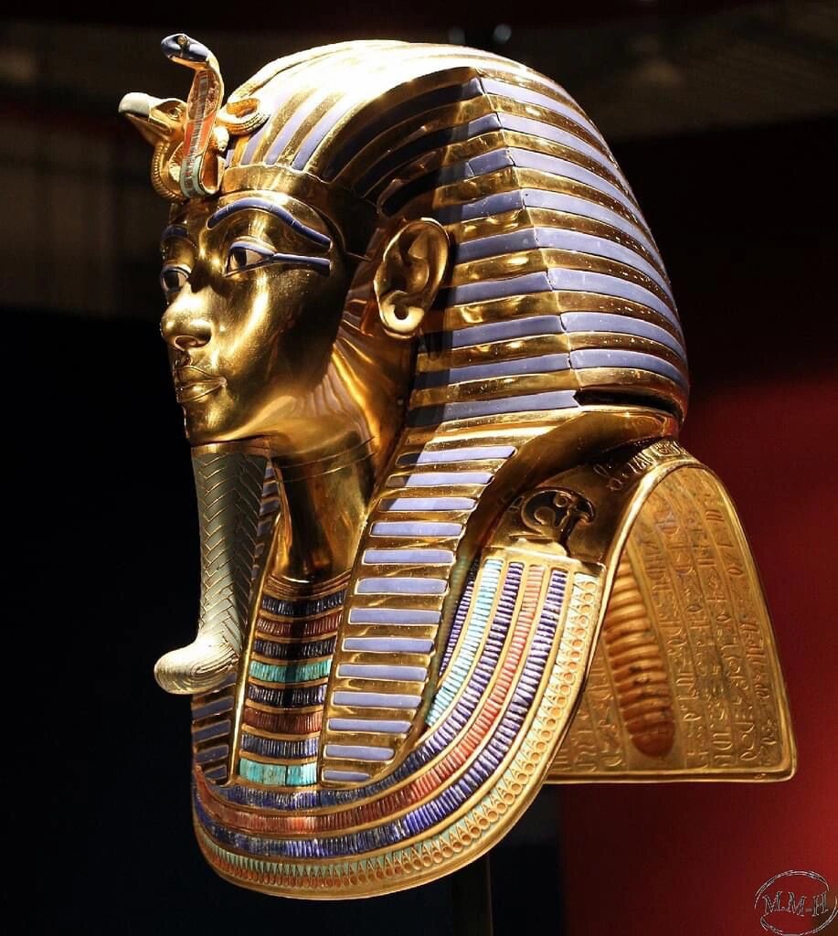 图坦卡蒙的黄金面具"无价之宝" 图坦卡蒙的黄金面具是埃及开罗博物馆