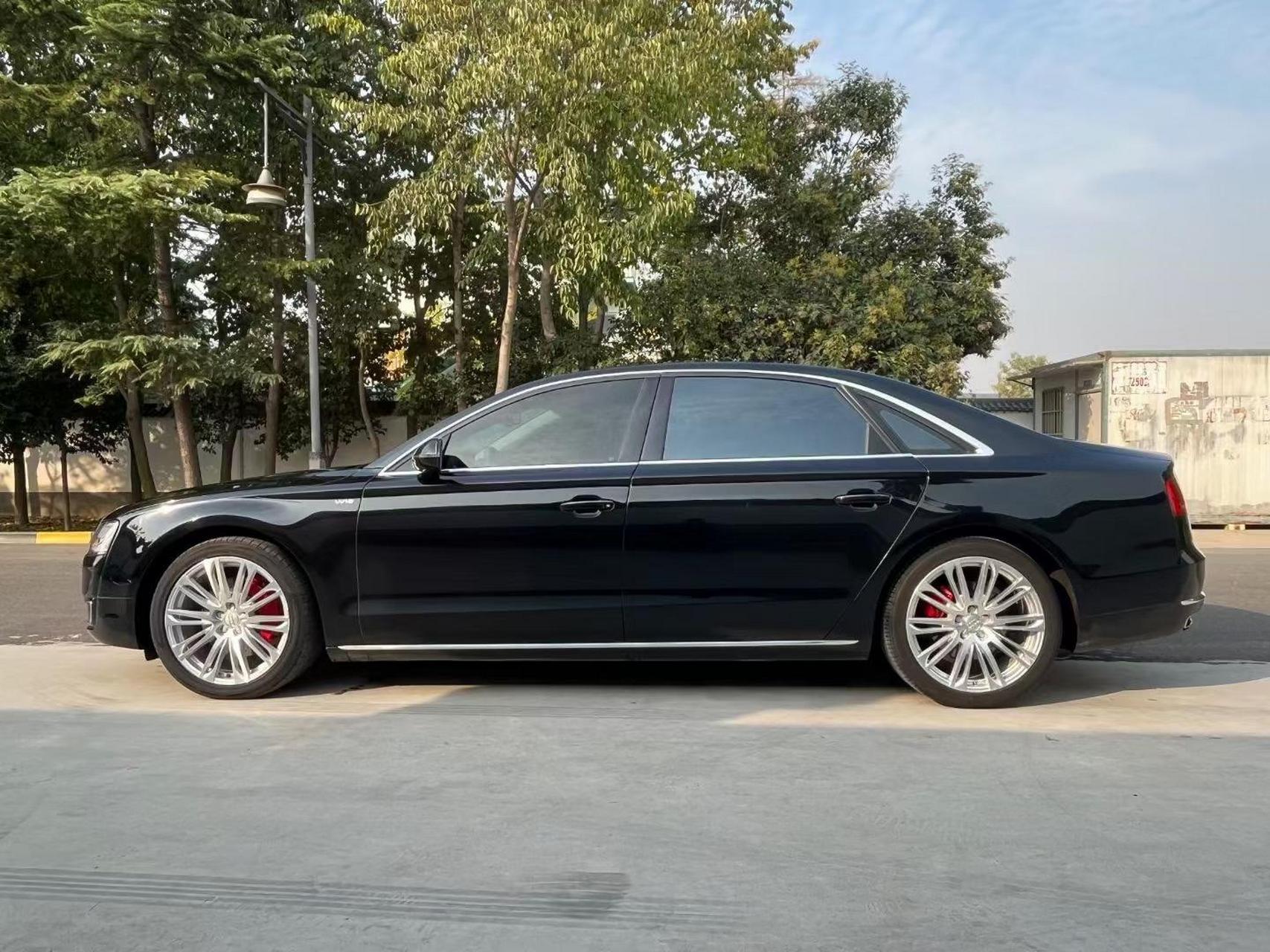 11年奥迪a8l,实表18万公里,香槟金贴黑膜升级17款外观,精品,婚庆,租赁