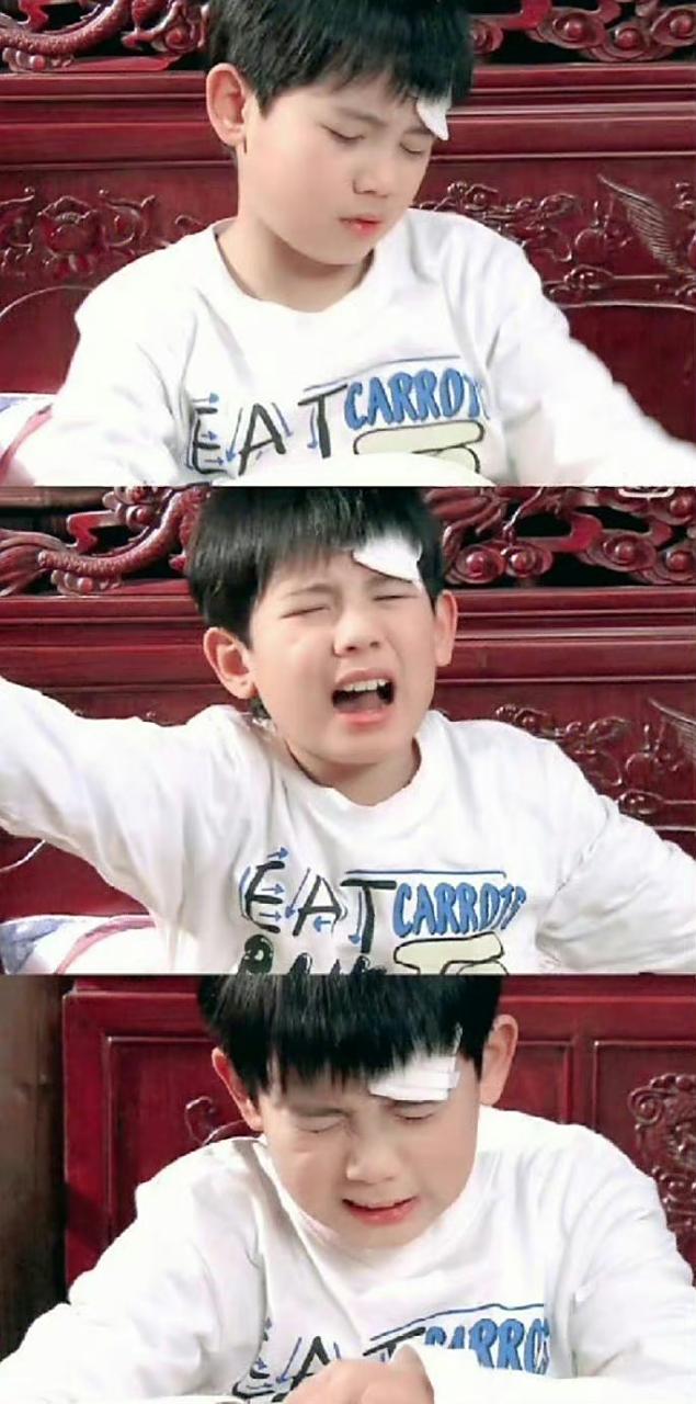 8岁的胡先煦vs22岁的胡先煦#胡先煦小时候真的好可爱,白白嫩嫩肉呼呼