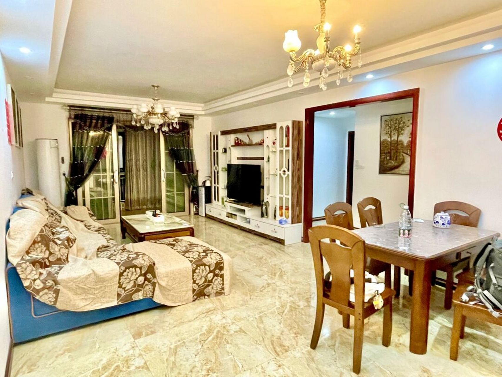 监利市银湖城一手房出售 学区房99新 因为一家人长期在外地打工 ,这套