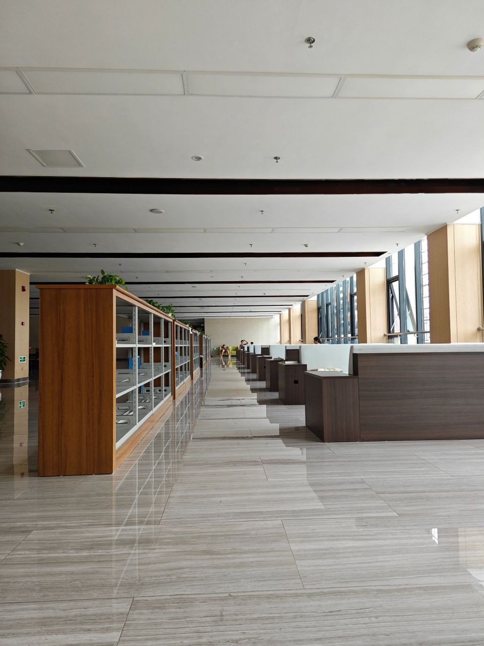 四川轻化工大学图书馆 四川轻化工大学宜宾校区图书馆内部部分剪影