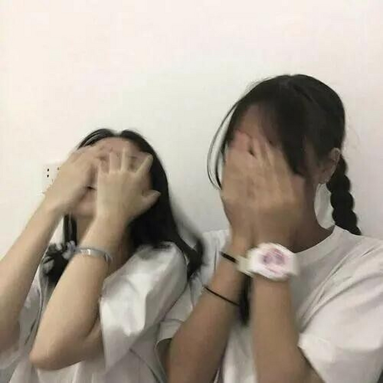 女儿今年12岁,私处内长满了肉肉,是石女吗 女儿今年12岁,昨天给她洗澡