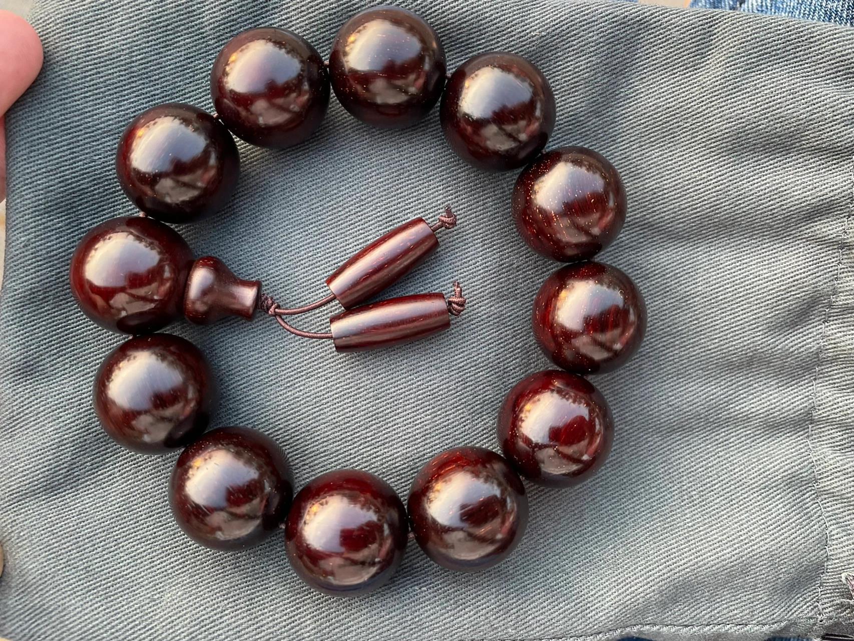 小叶紫檀包浆前后对比 一张图非常直观的感受一年时间紫檀的包浆,原