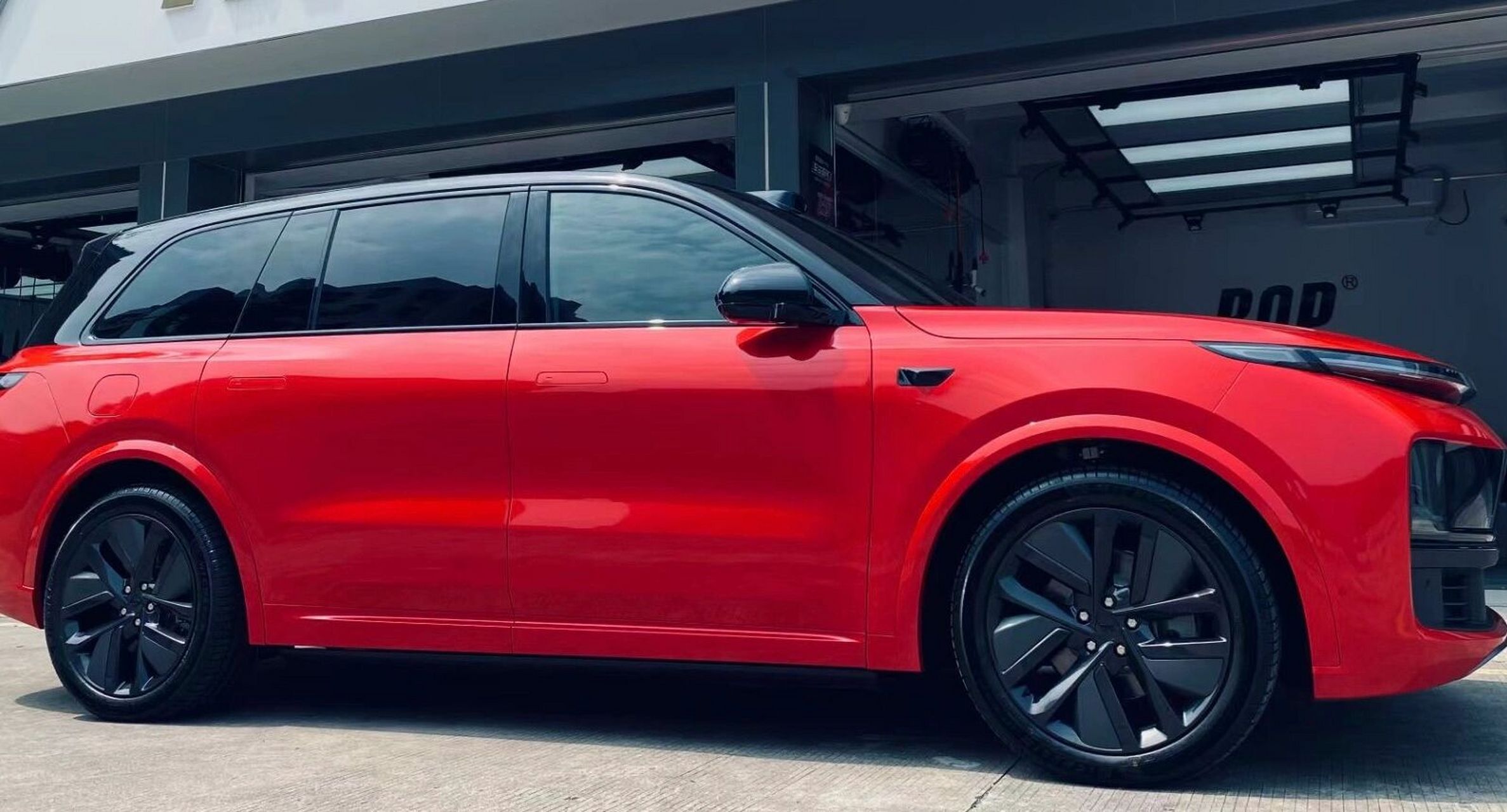 理想l9改色完工 #秃鹰金属漆火红 不知道改什么颜色的时候,关注我,会