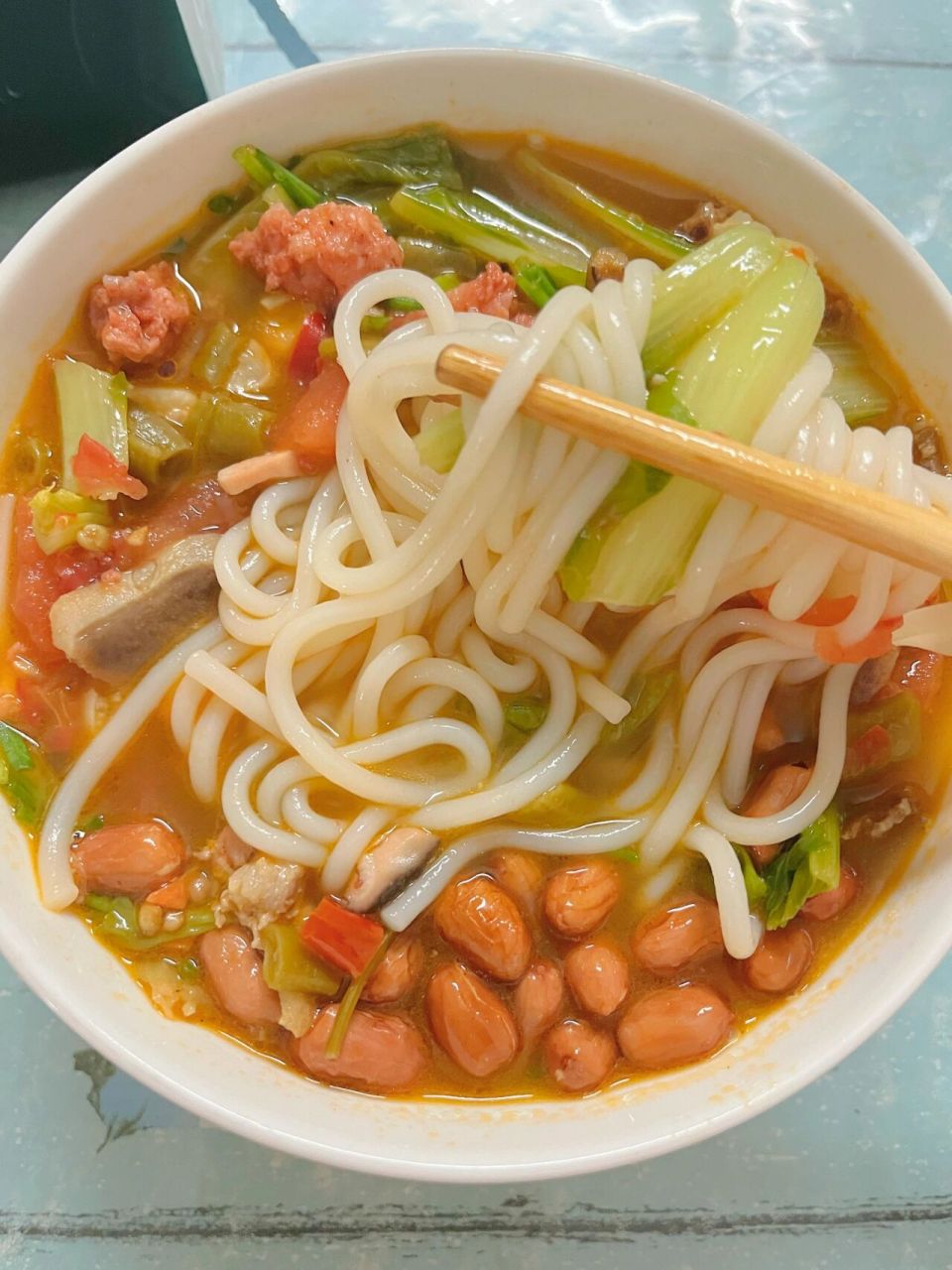 米粉随便一做就可以超好吃做法简单,可以试试 食材: 干米粉 肉沫