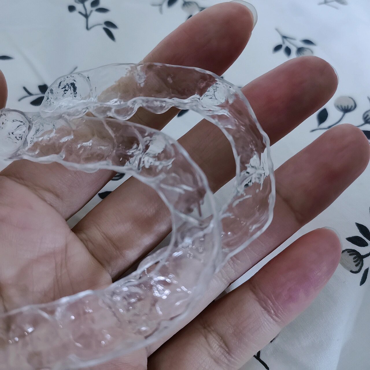 刚拆牙套一个星期,淋开水给想保持器消消毒,结果马上变形了,心态绷怂