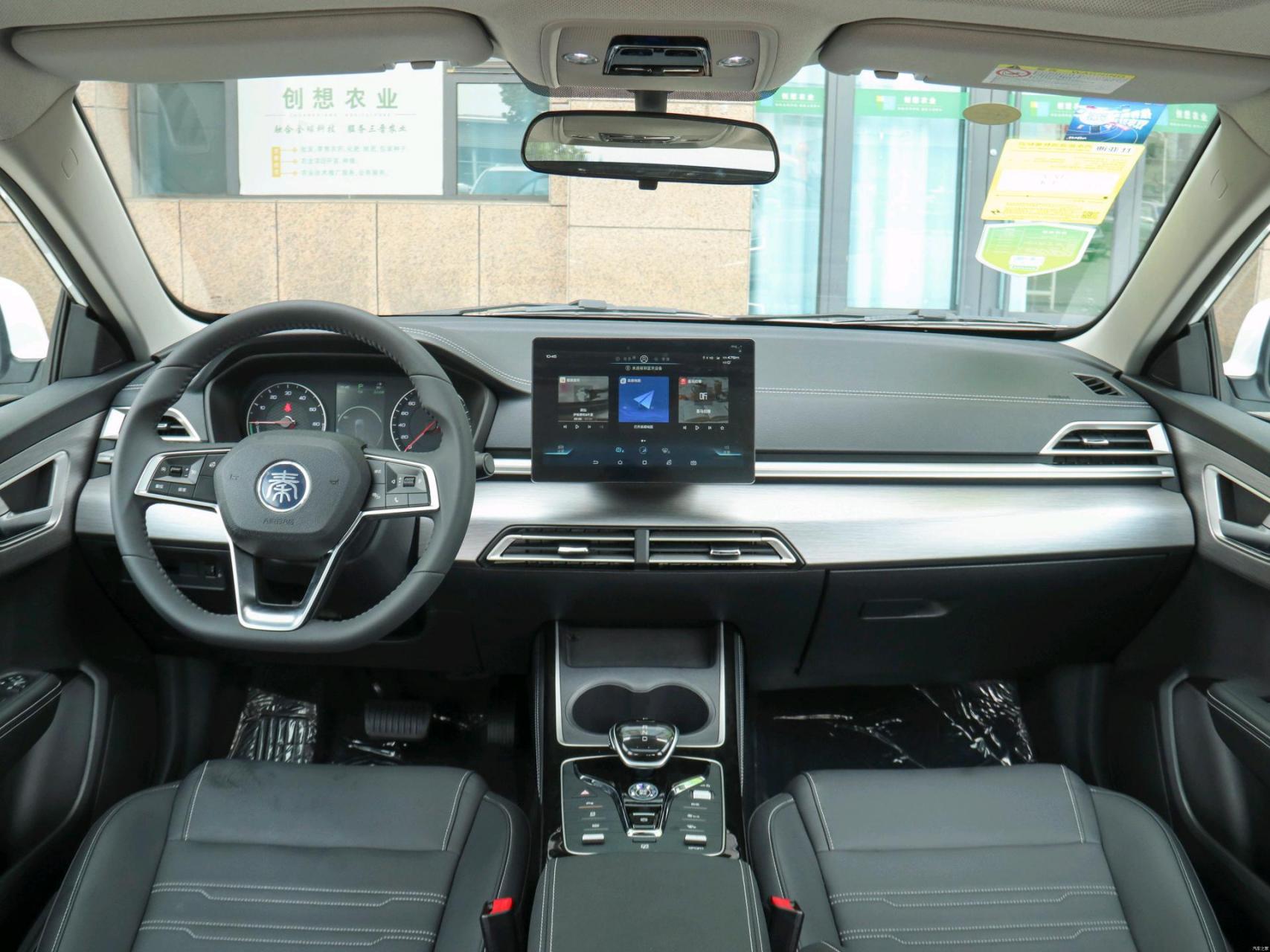 比亚迪秦ev21款出行版,指导价165800. 现在特价! 10万一台!