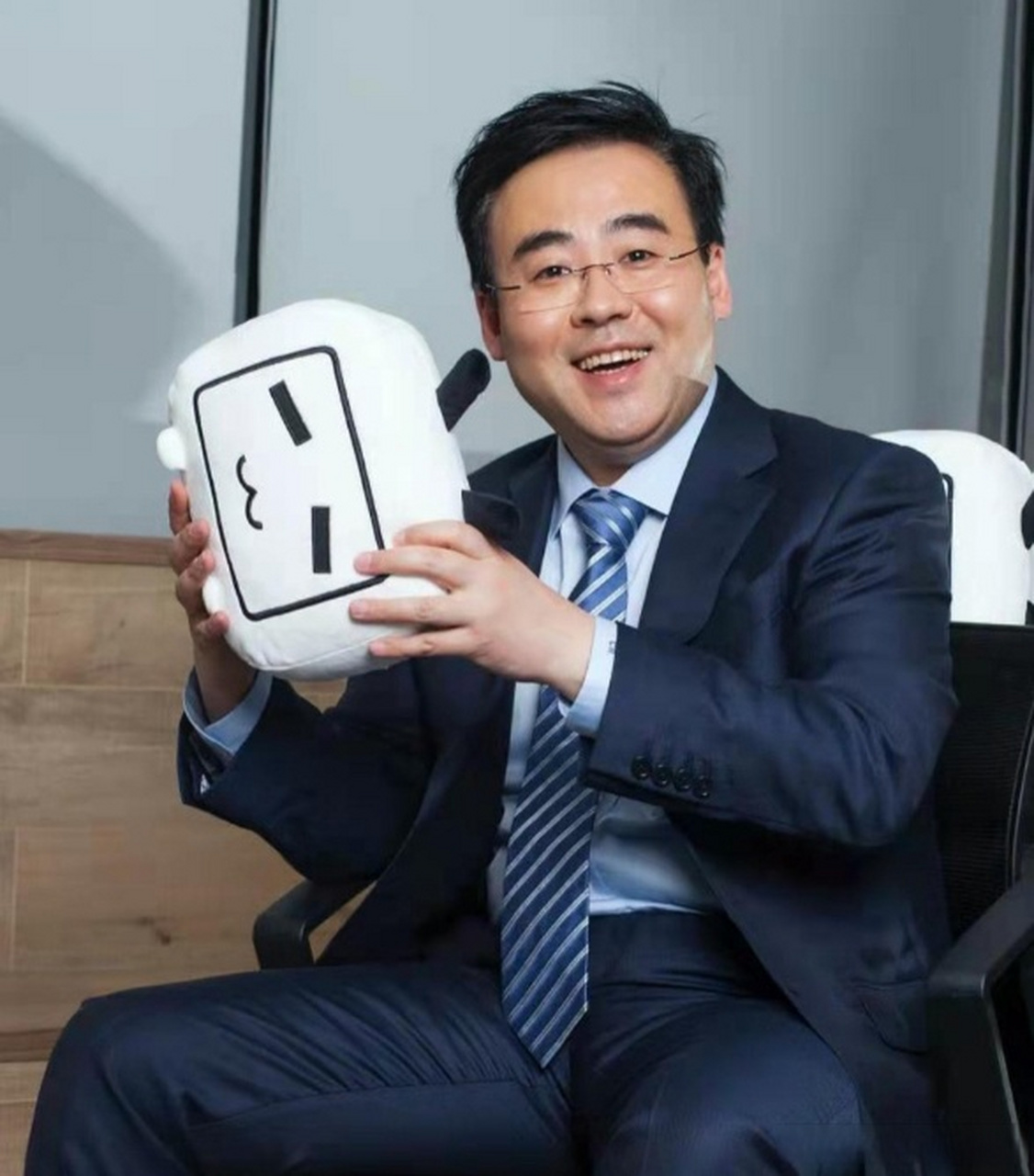 【#b站ceo陈睿退出超电关联公司#】 5月15日消息,企查查app显示,近日