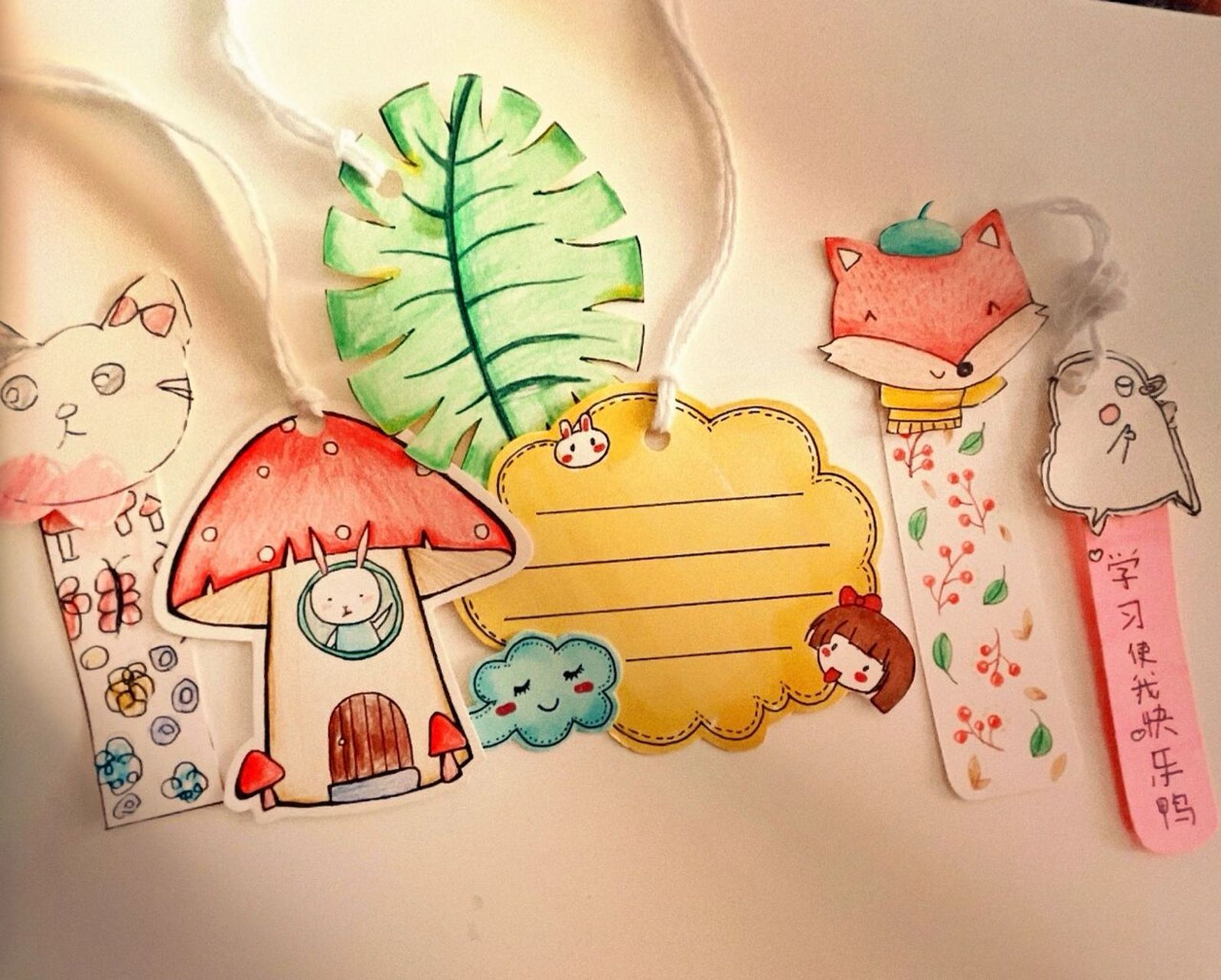 亲子阅读小乐趣之手绘小书签 假期接近尾声,读书还在进行,为了让小