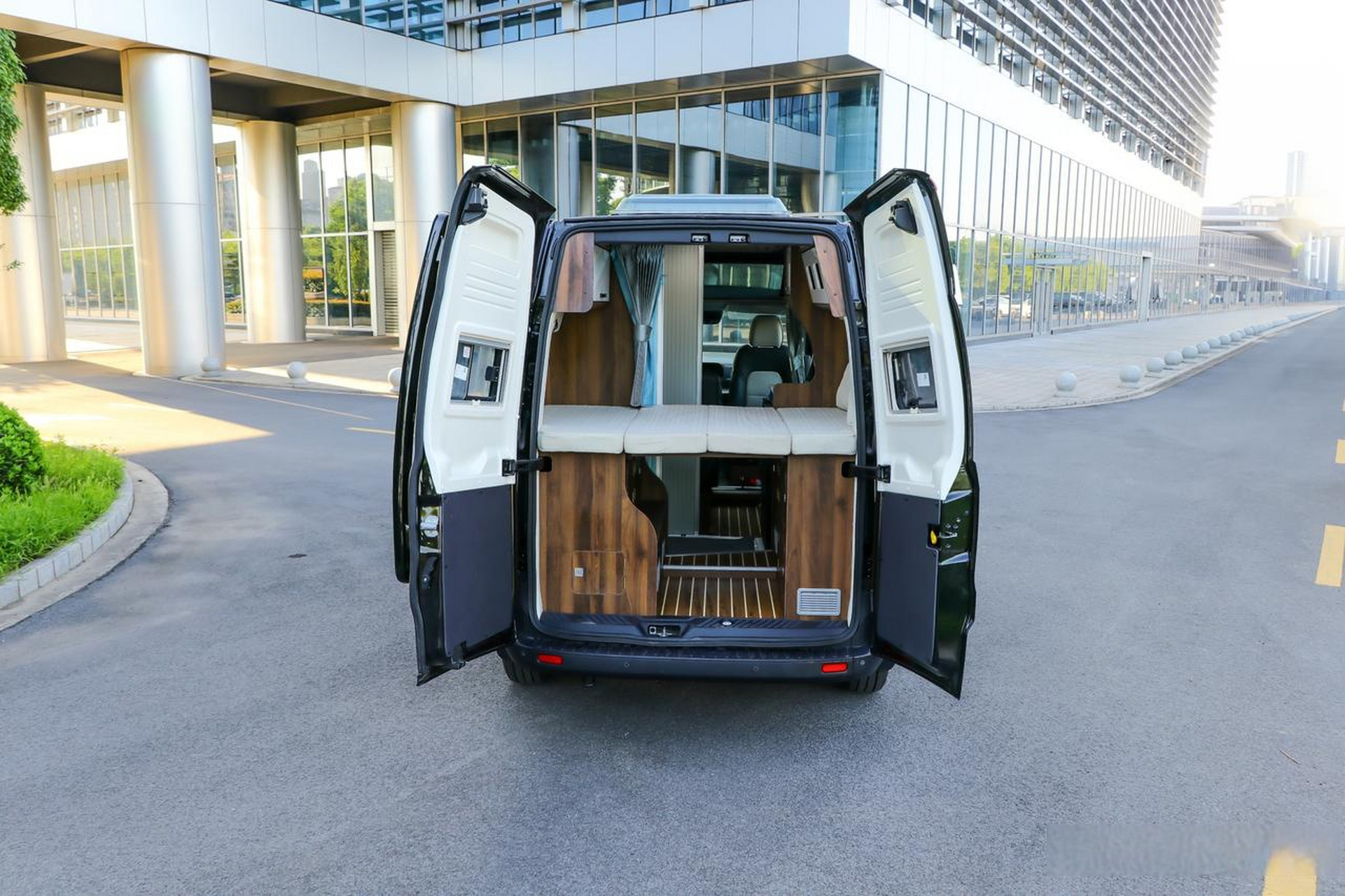 星光嘉旅b型房车,家用旅居商务,不再闲置 基于福特新款v362打造,2.