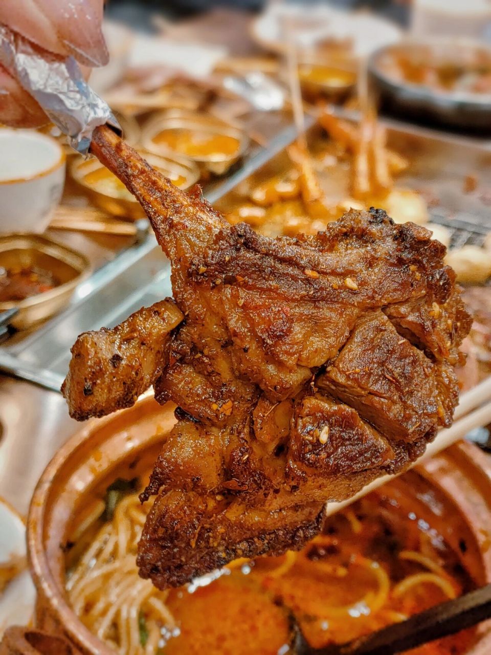 日卖10万串的昭通小牛串,不允许你没吃过 论烧烤的魅力,一定是吸引我