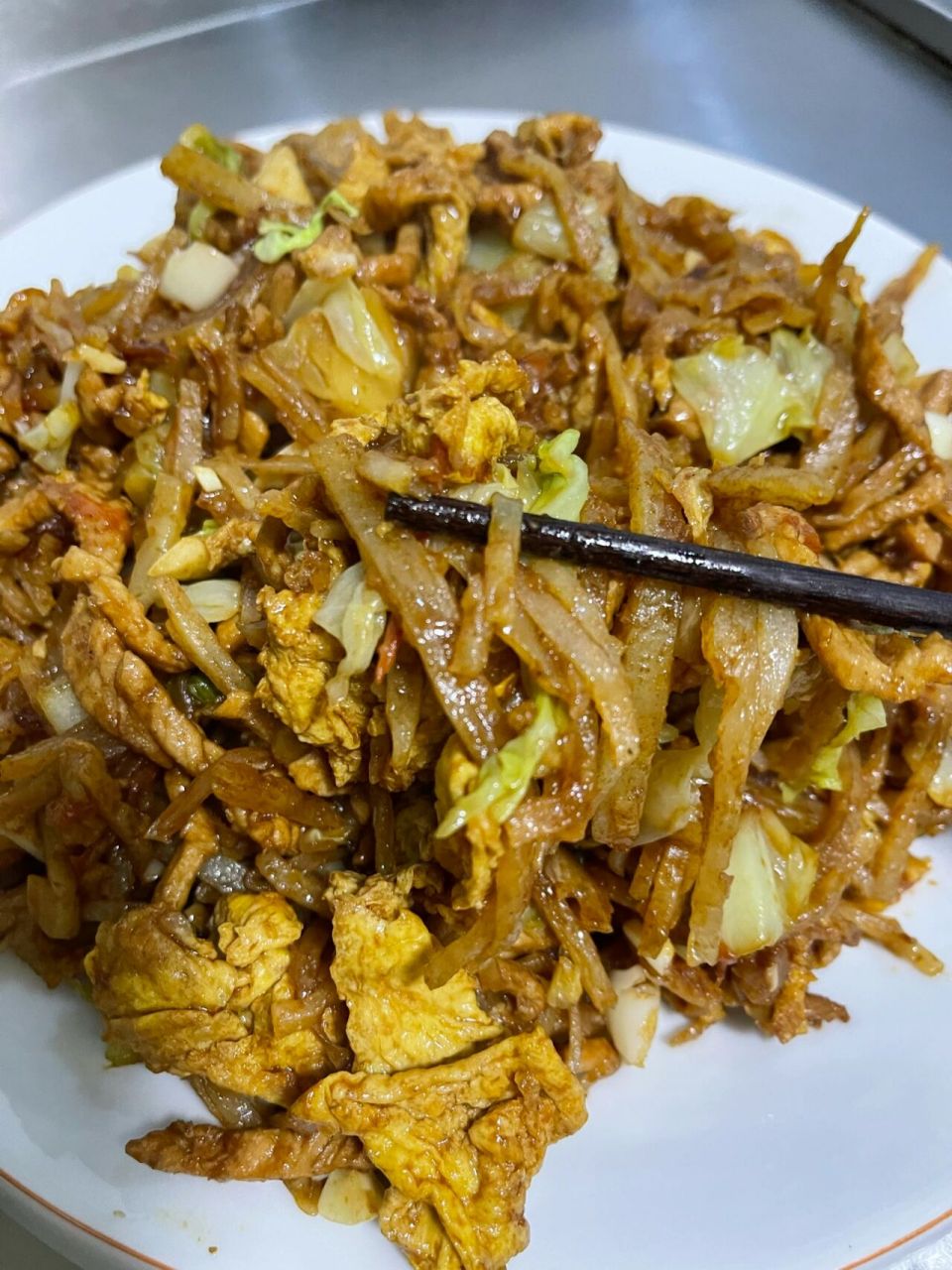 鸡蛋肉丝炒饼 鸡蛋肉丝炒饼,自己做的比外面饭店好吃多了 1.