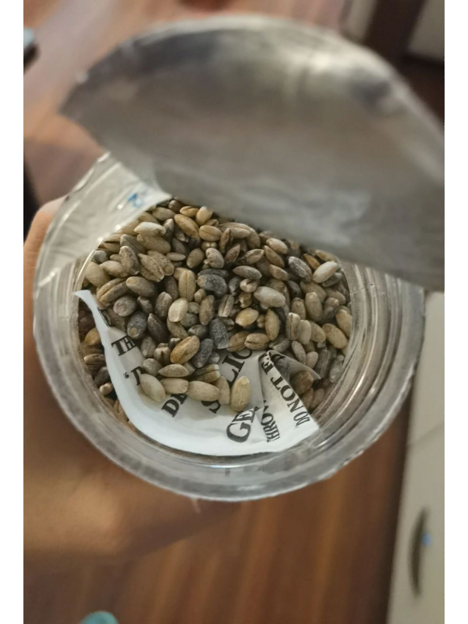 大家看看,这真不是发霉了吗?