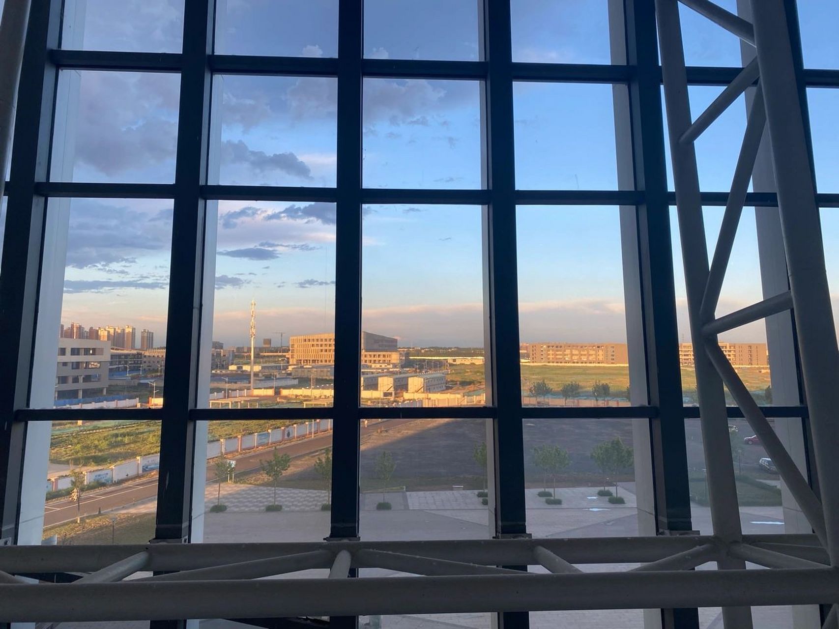 欢迎报考天津天狮学院 学校在天津市武清区,是一个郊区但是旁边有万达