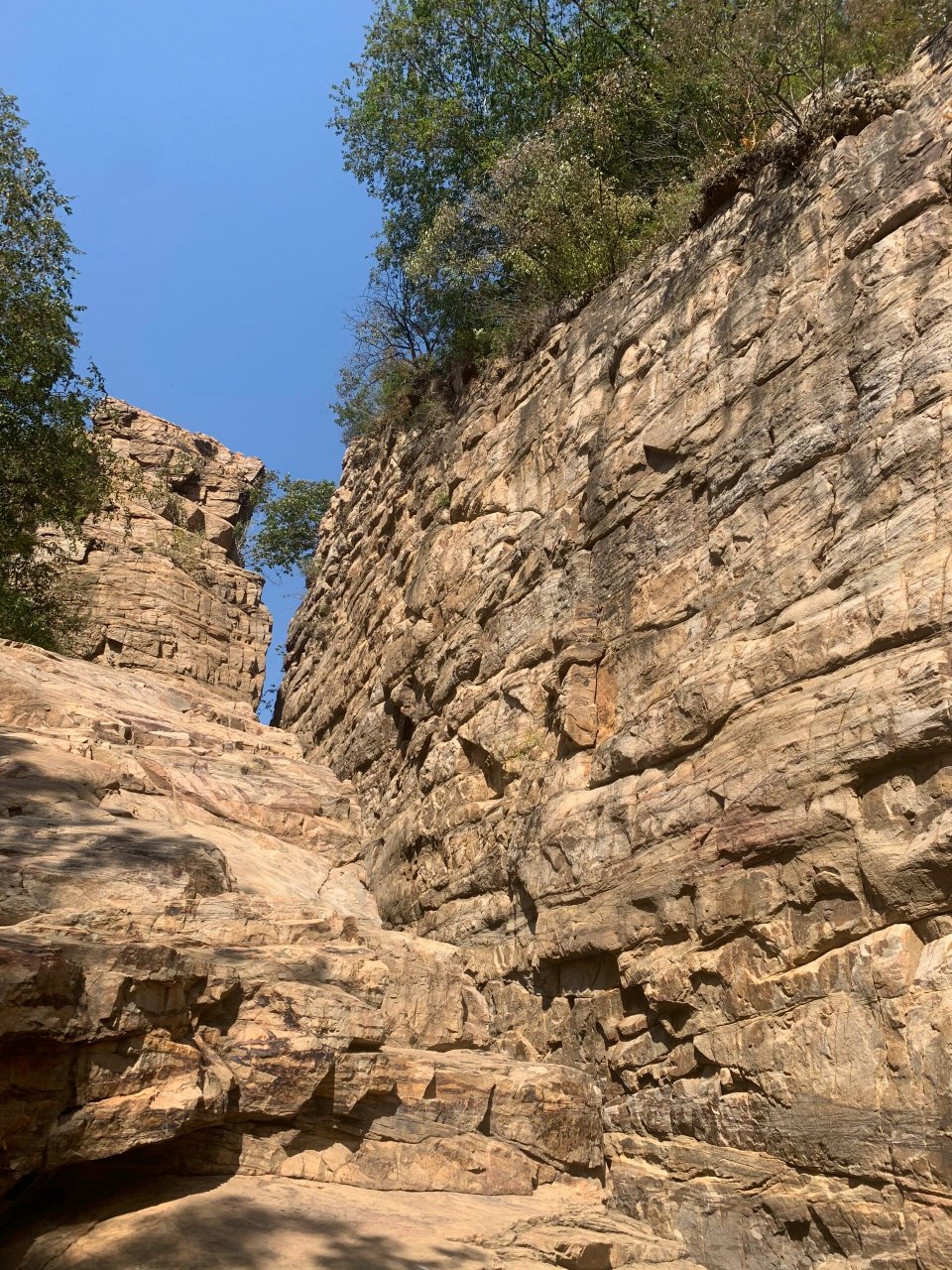 十一京郊旅游,平谷爬山免费,还有儿童游乐场 导航到平谷玻璃台一线天