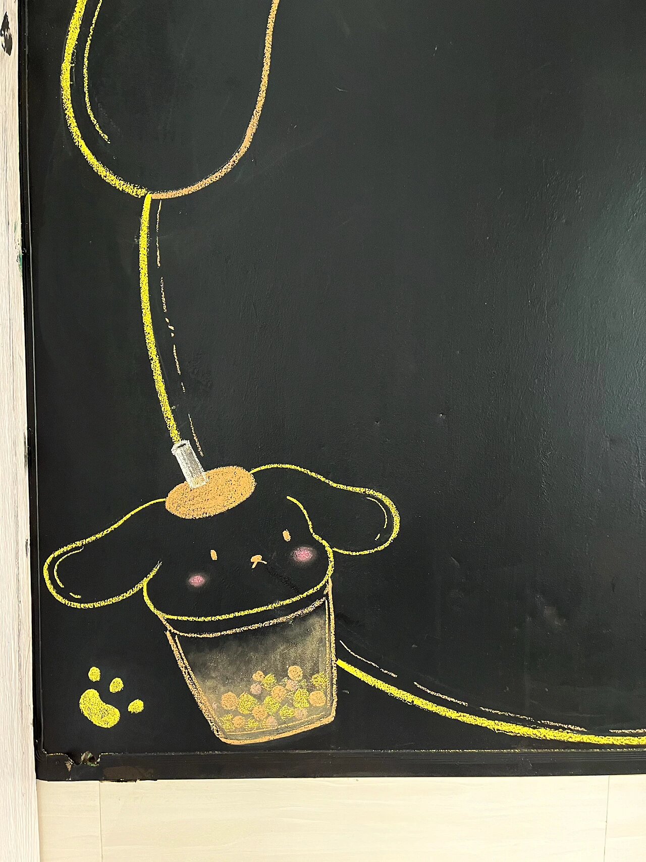 黑板粉笔画 开学黑板报来啦 后期p上文字后整个好可爱啊 可惜我们每周