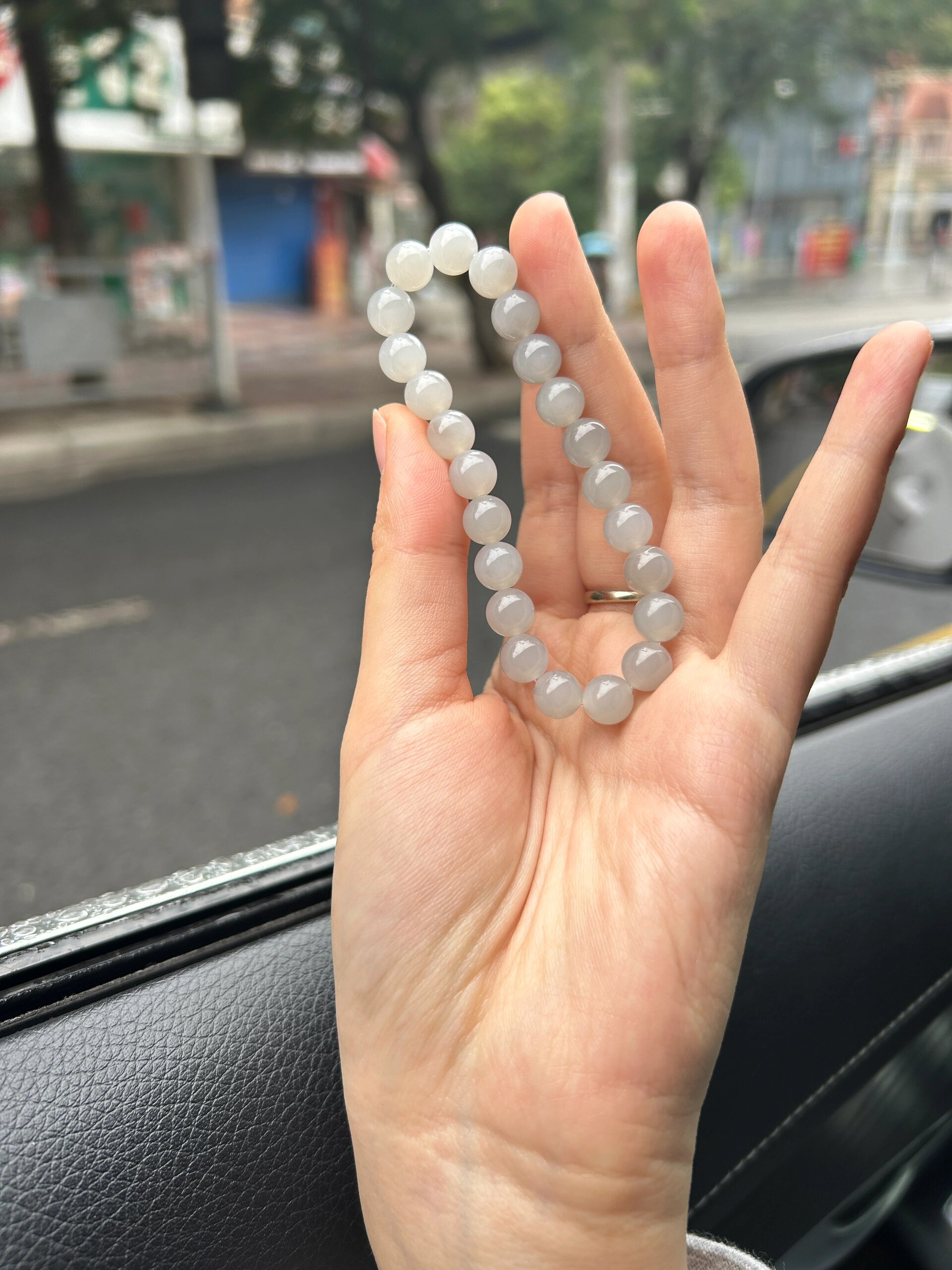 烟灰和田玉 低调温润的美 千光千色根本拍不出来 灰蓝色带一点点紫调