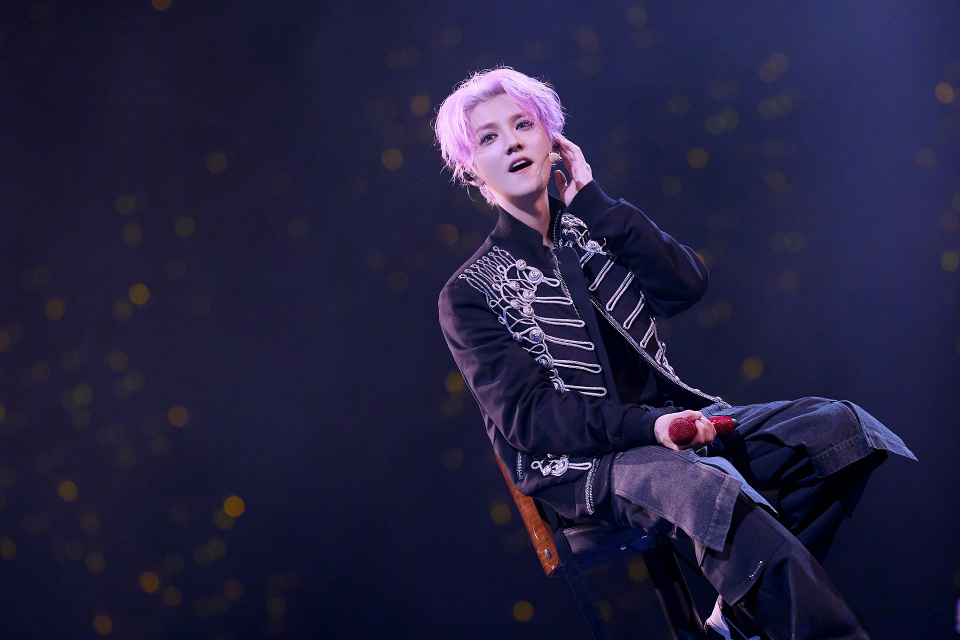 鹿晗重庆演唱会# 最美好的时光,在今晚的重庆停留.999999