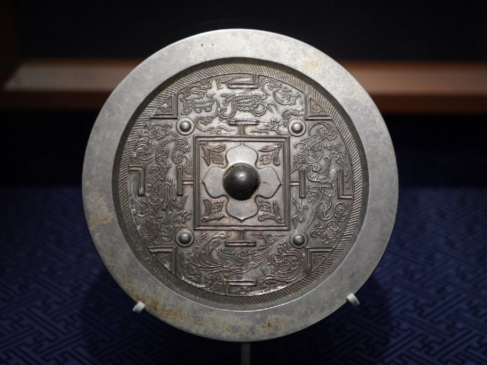 四神博局纹铜镜 国家博物馆和合共生特展 四神博局纹铜镜 汉代遗存