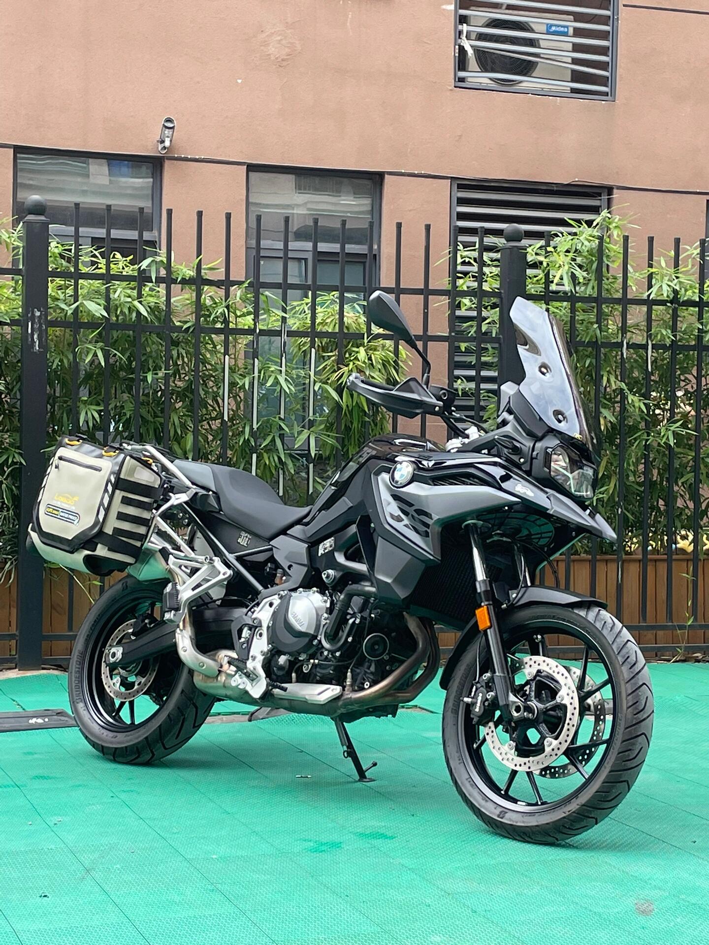 23年宝马750gs探险版风暴黑 23年3月上户 个人一手 目前骑了1300公里