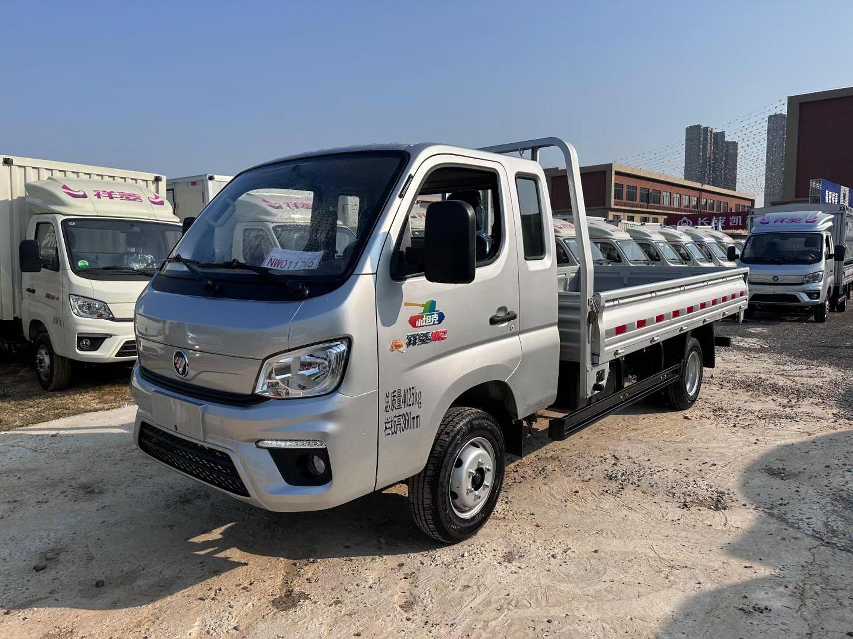 福田祥菱m2小坦克,柴油排半平板车,货厢.