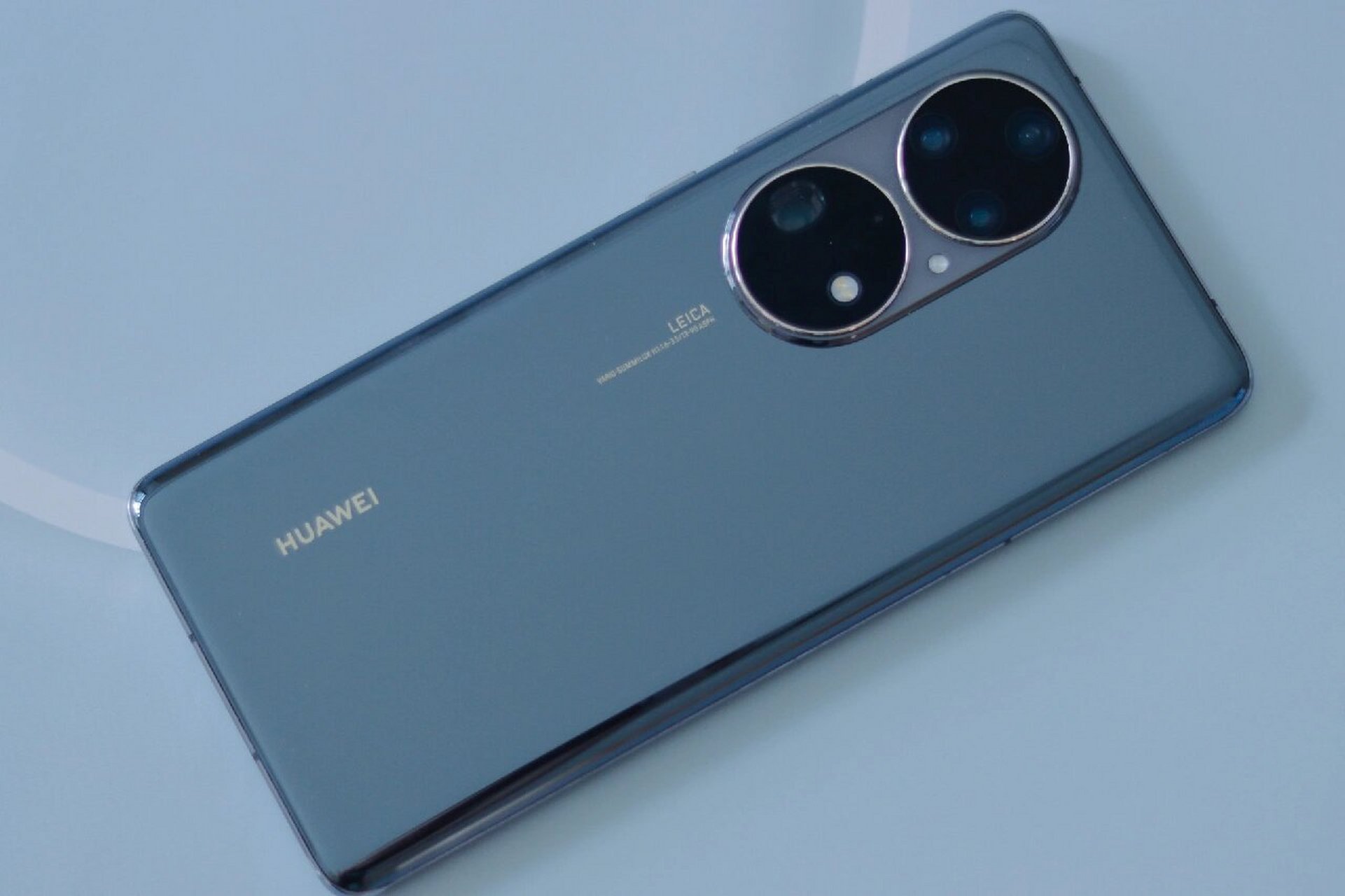 上手体验一下 华为p50pro外观设计这方面真的独树一帜,万象双环设计真