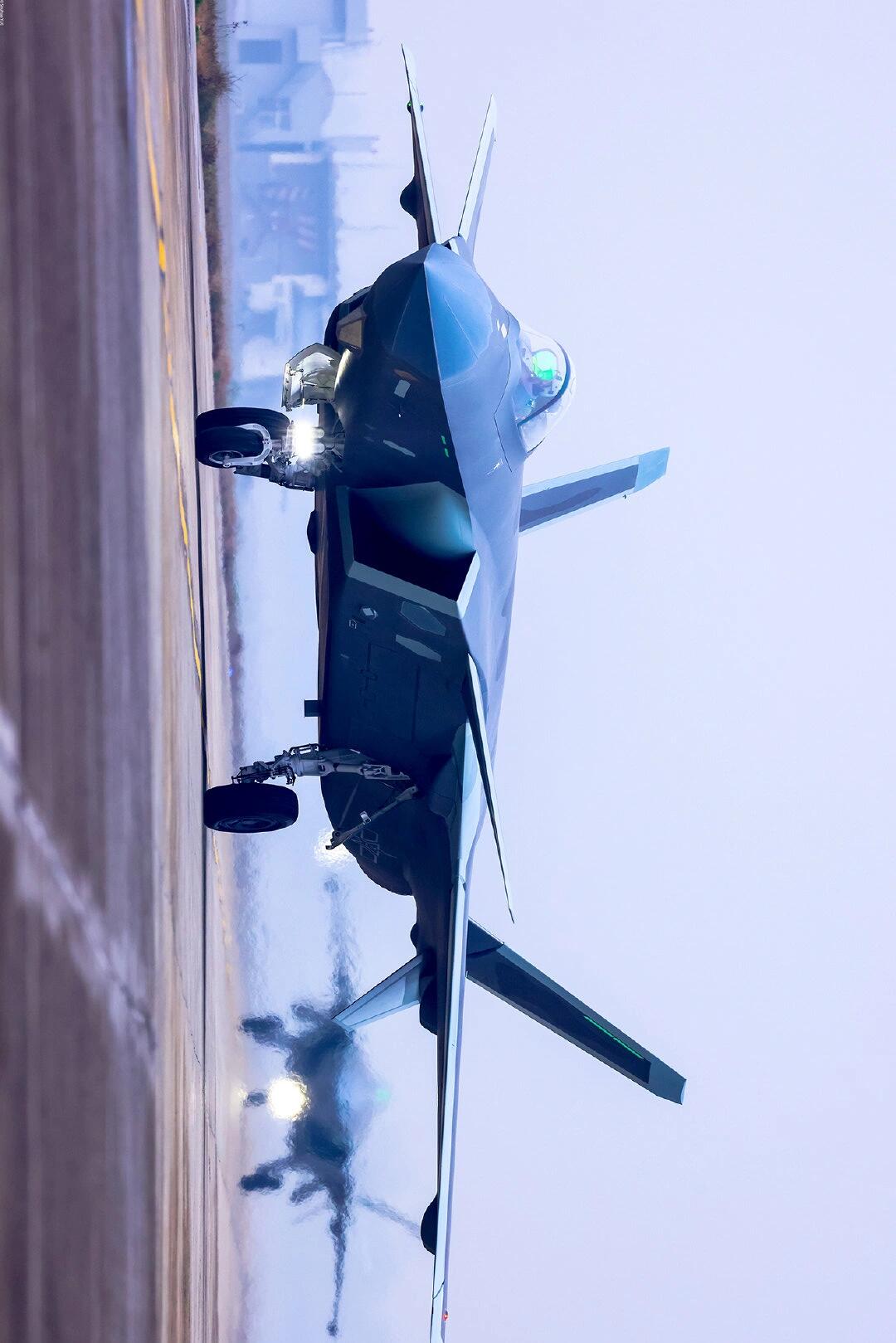 歼20(威龙)战斗机  歼20高清图