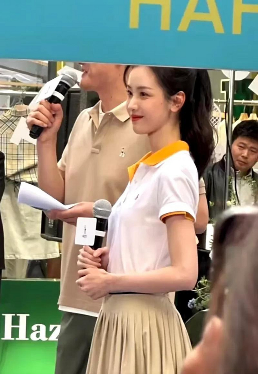 章泽天陈都灵戛纳撞脸 对于网络上说的章泽天撞脸陈都灵,两大美女现身