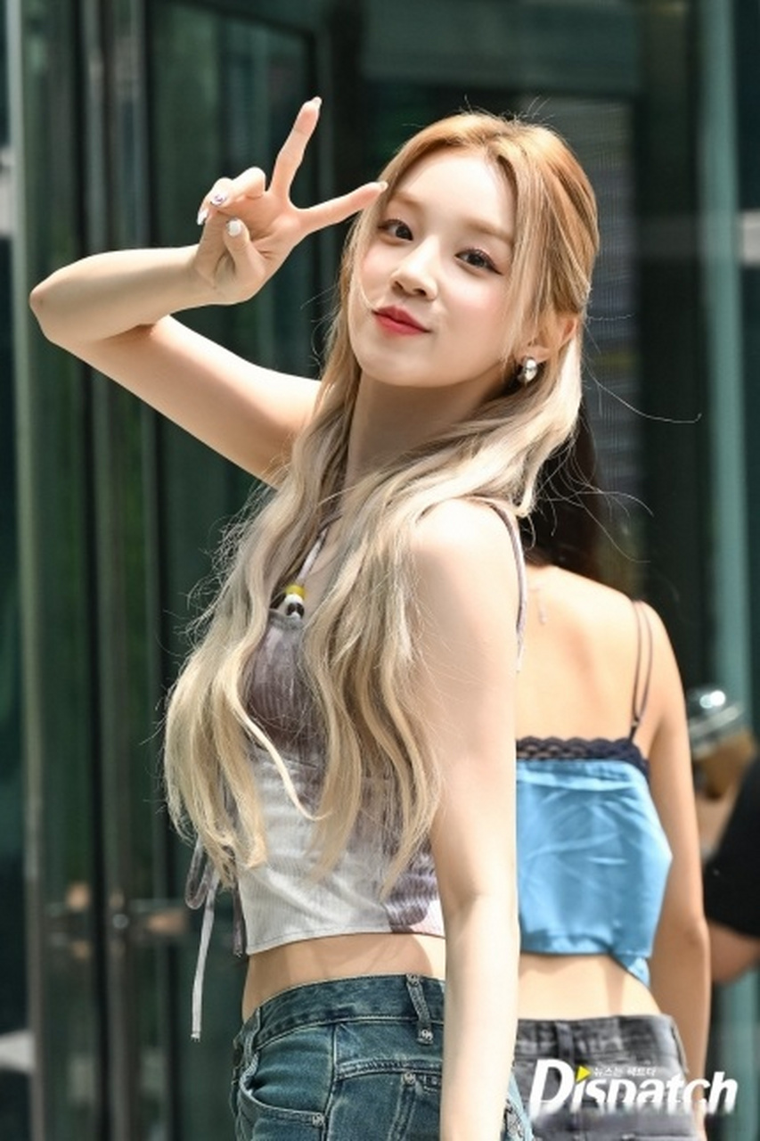 31日,#gidle组合#成员赵美延,田小娟,宋雨琦前往sbs参加电台节目