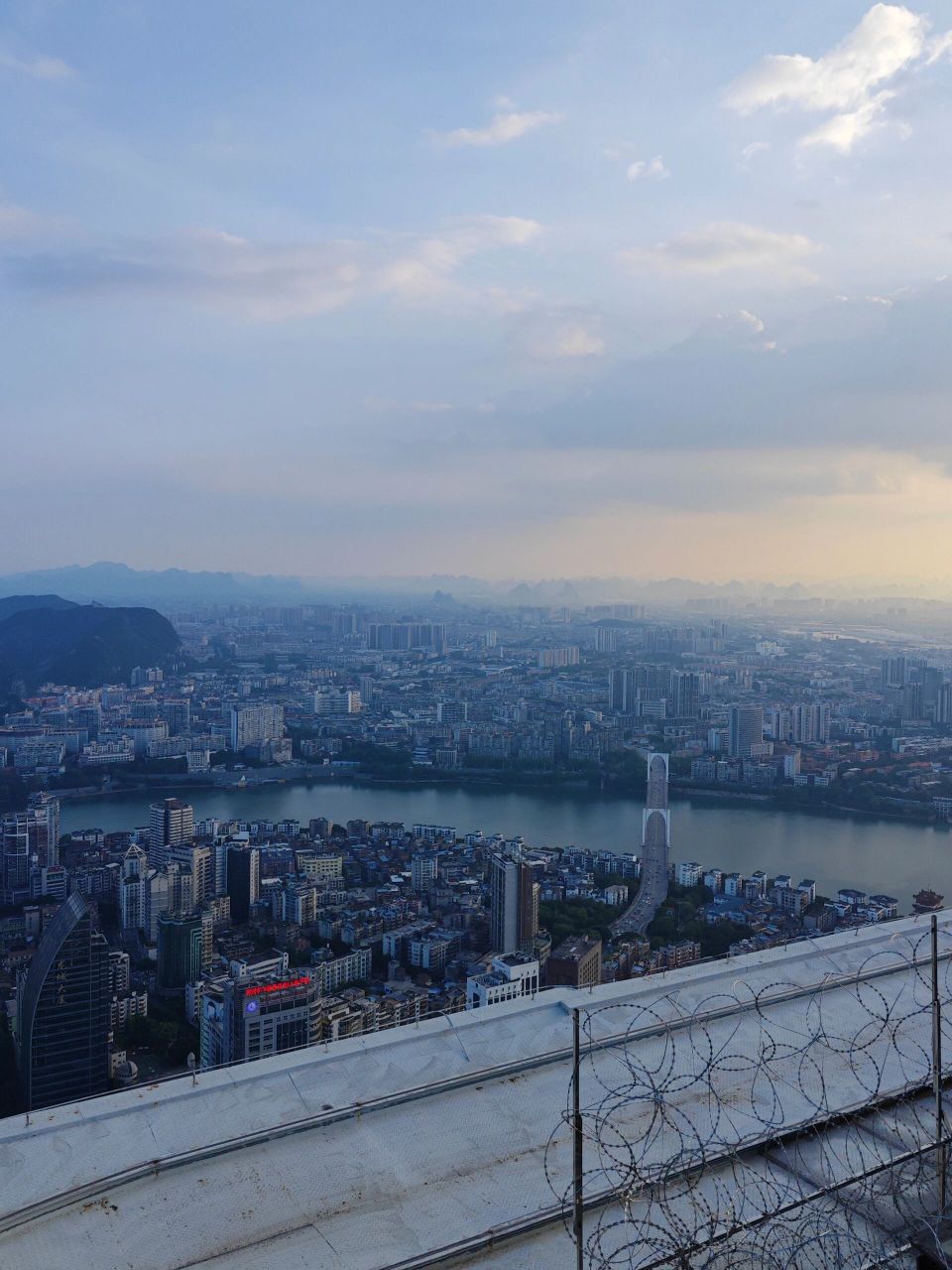 柳州云顶观光 我不想爬马鞍山人多挤,就花钱来了,地王大厦,云顶观光40