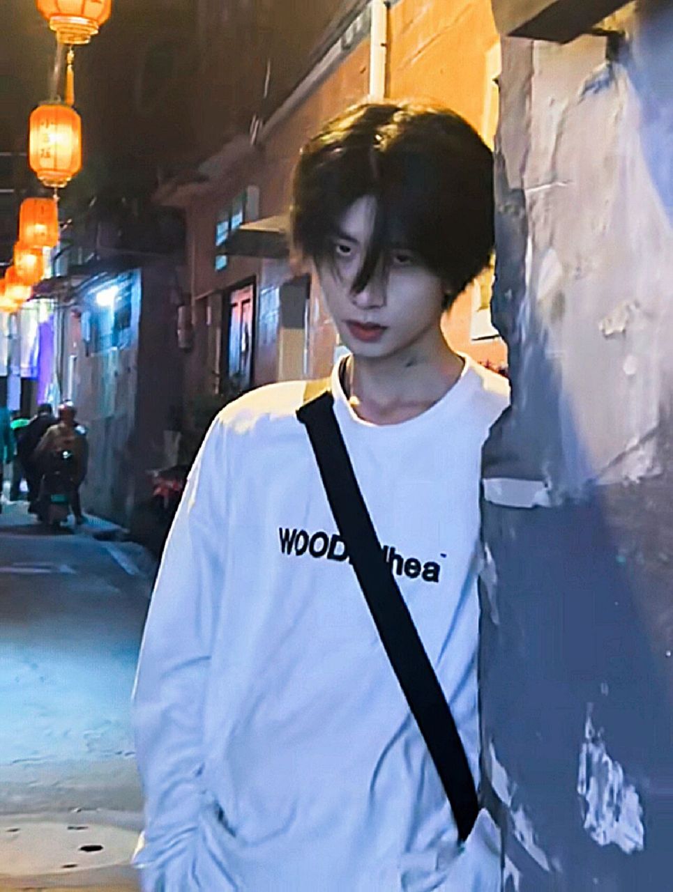 姜峰勇美图 在昏暗灯光下 你也要耀眼峰 勇 🌊