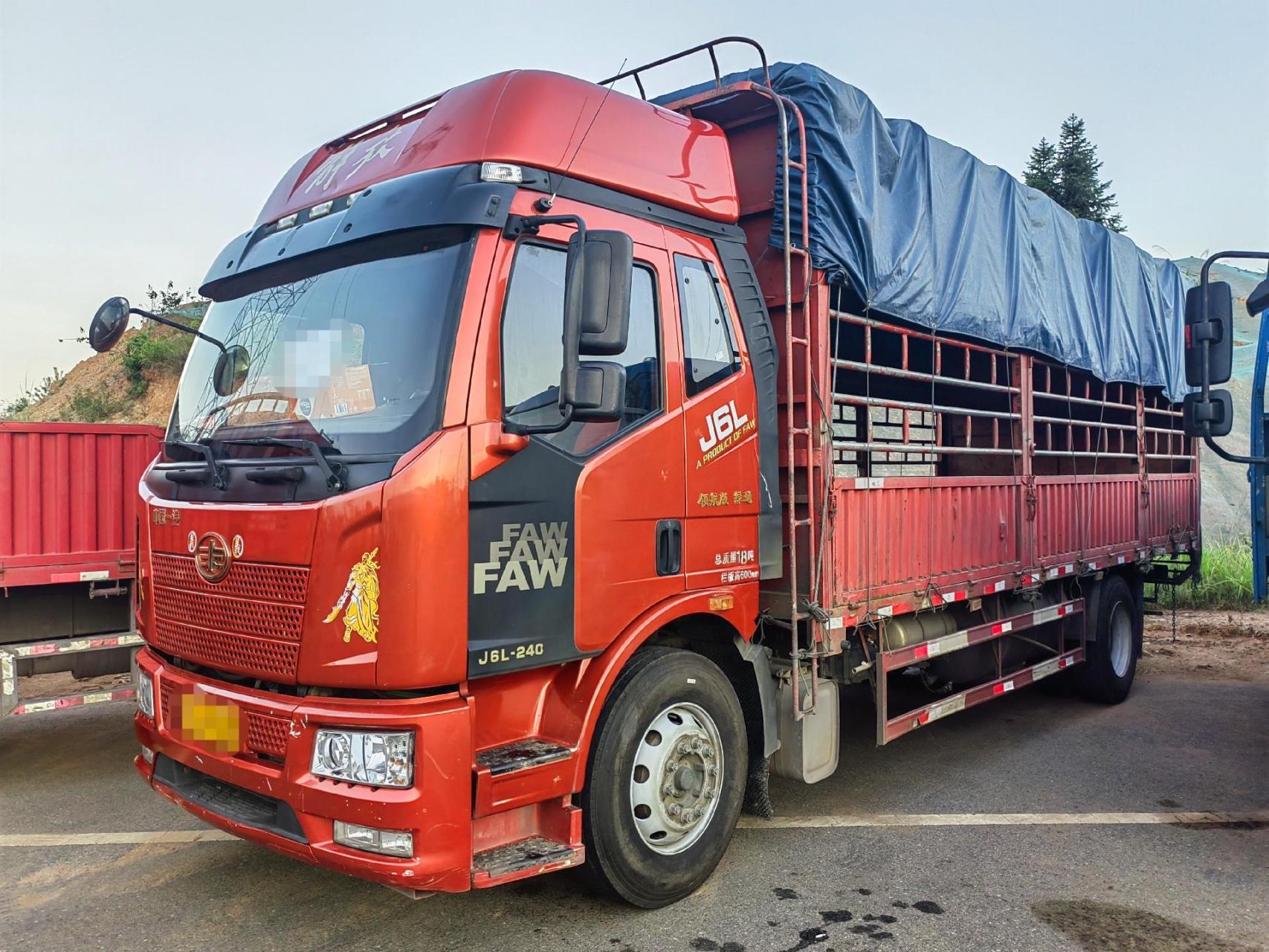 解放j6l,单桥6米8高栏车,2020年8月份上户,国五排放,240马力,法士特