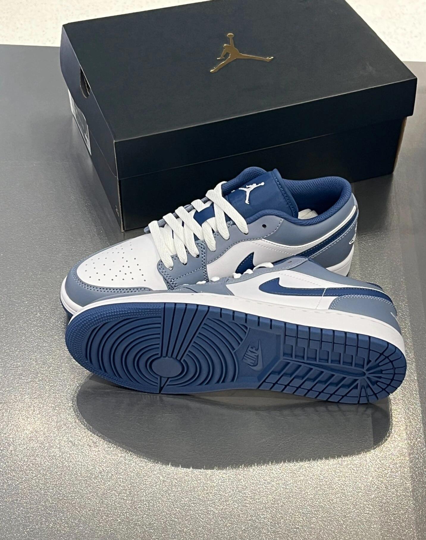 aj1雾霾蓝低帮,这颜值确实很帅啊~ 第一眼看到这双aj1雾霾蓝,就觉得这