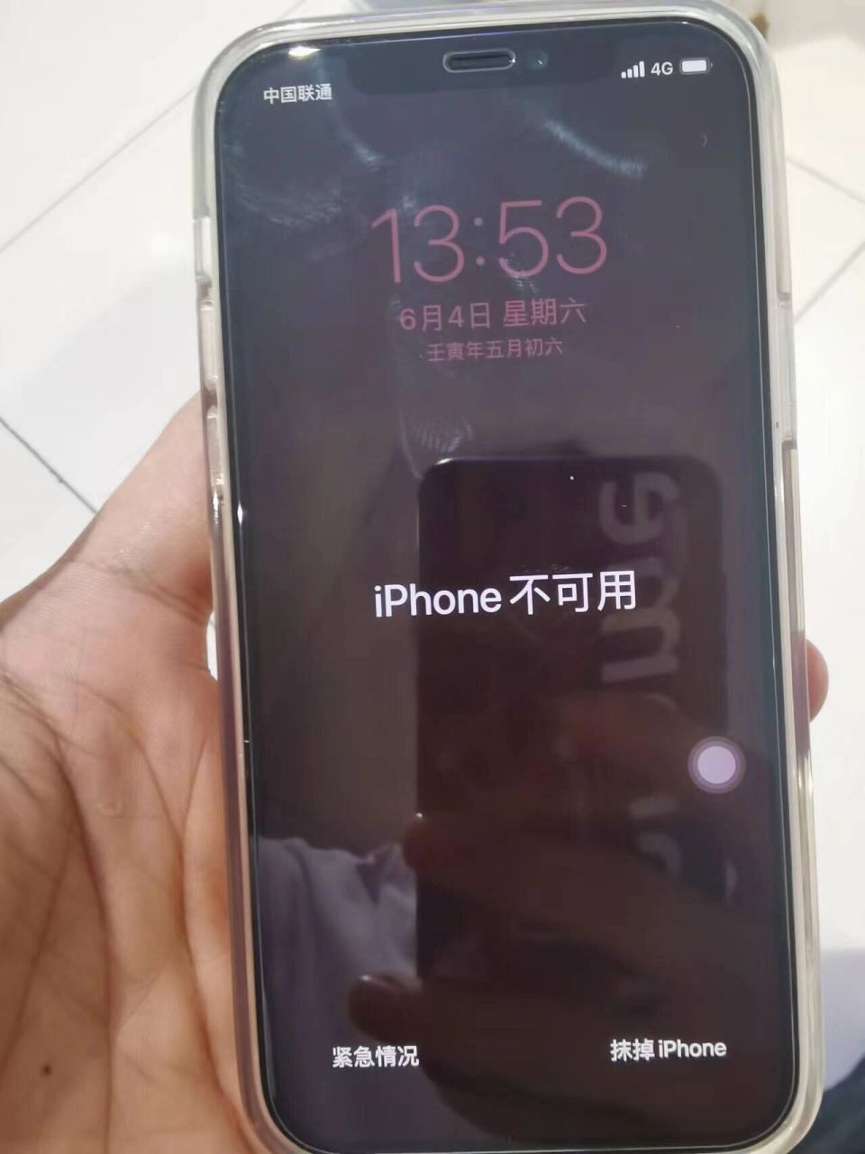 iphone不可用了,求大神 为了手机绑定公交卡,密码输错了大约十次后就