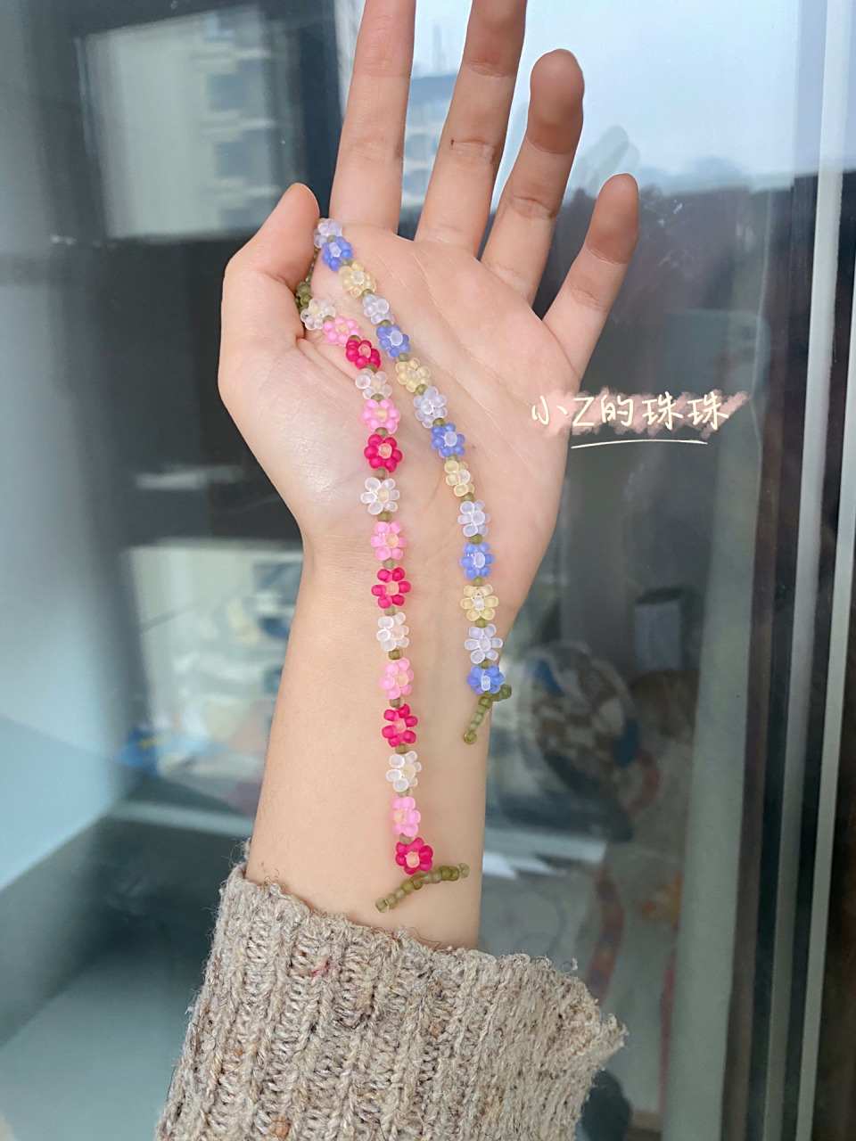 配色分享～ 三色小花串珠手链🌸(附教程) 用到的珠珠是: 3mm磨砂冰
