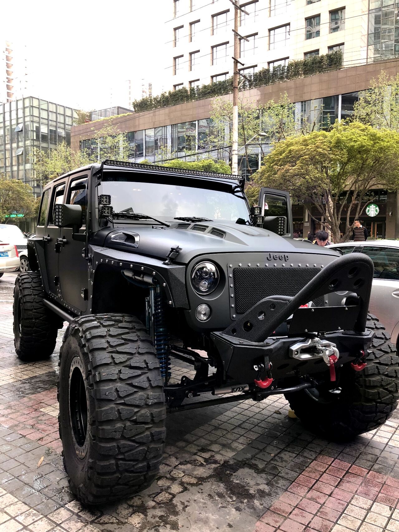 jeep牧马人rubicon 罗宾汉改装 6吋升高的马儿,开这台车在上海市区最