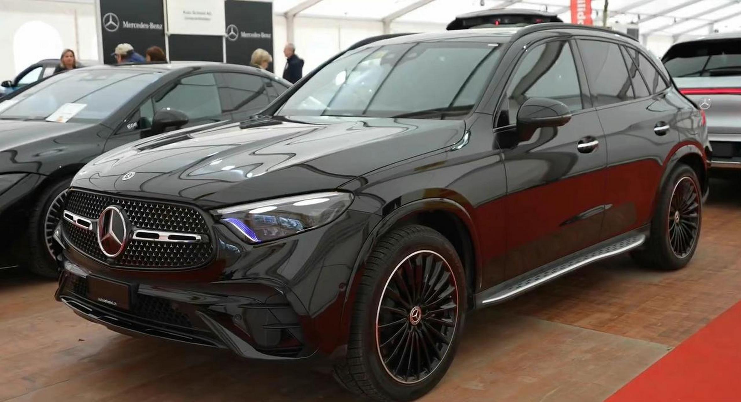 2023新款梅赛德斯奔驰glc300e 4matic绕车实拍外观和内饰~~~一个字"帅