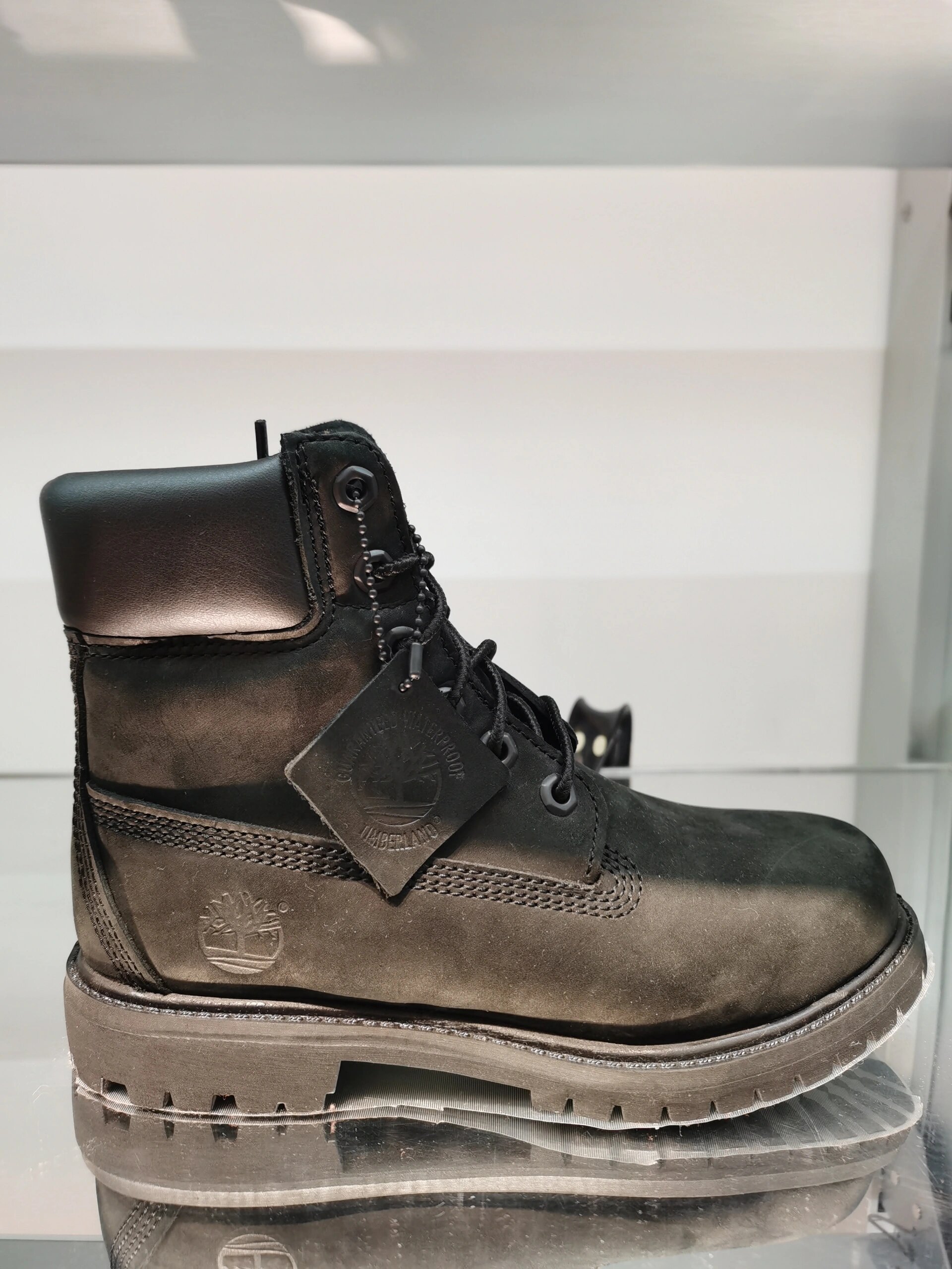 添柏岚百搭黑色翻靴 款:8658a