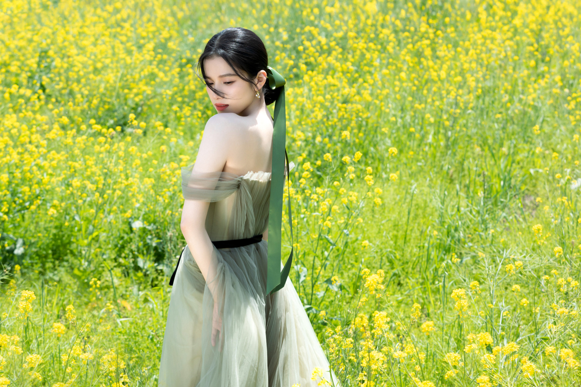 好像起风了,@张婧仪 #中国电影大数据盛典#02出发照绿意盎然,春意扑