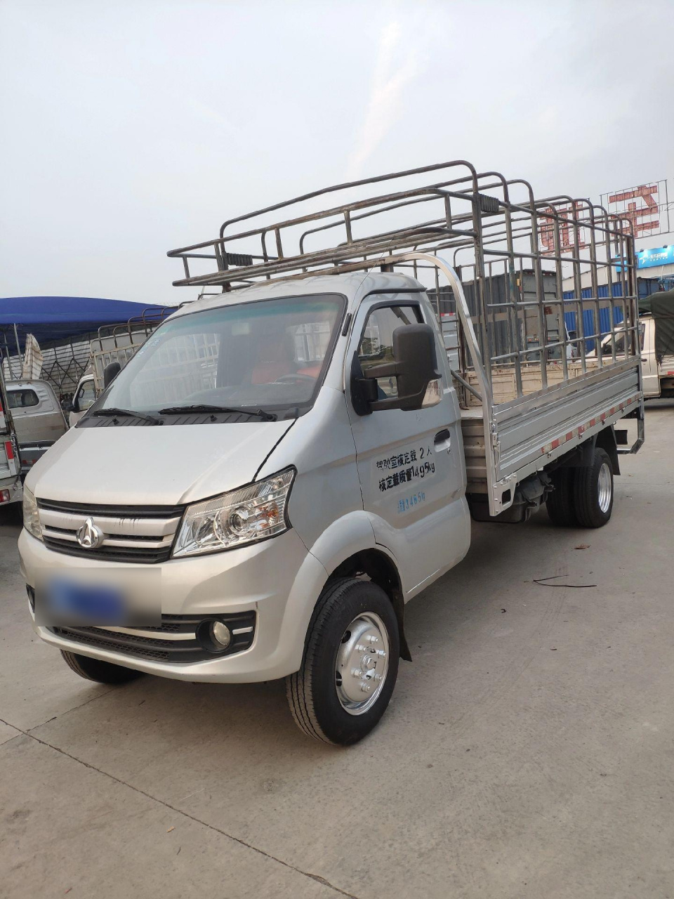 小货车 2020年6月3.7米长仓栏长安跨越王x5,〈后四轮〉,车厢宽1.