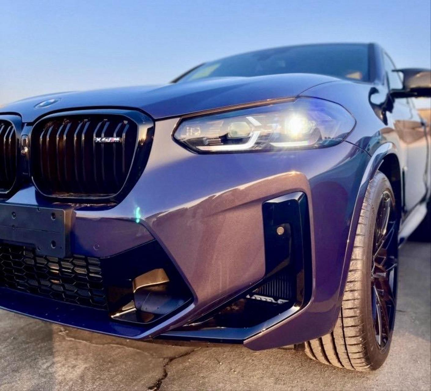 宝马x4 m 22款 雷霆 宝石青-萨基尔橙 配置:个性化黑色大灯5000元 m